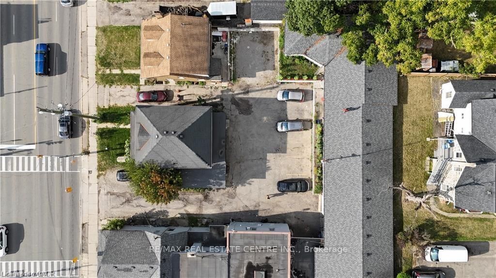 225 ,229,231 Water Street N