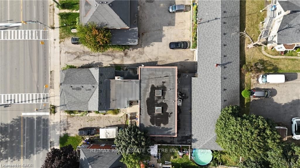 225 ,229,231 Water Street N