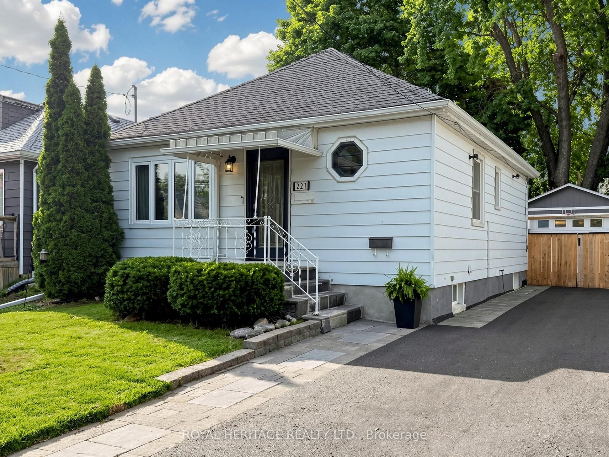 221 Hibbert Avenue