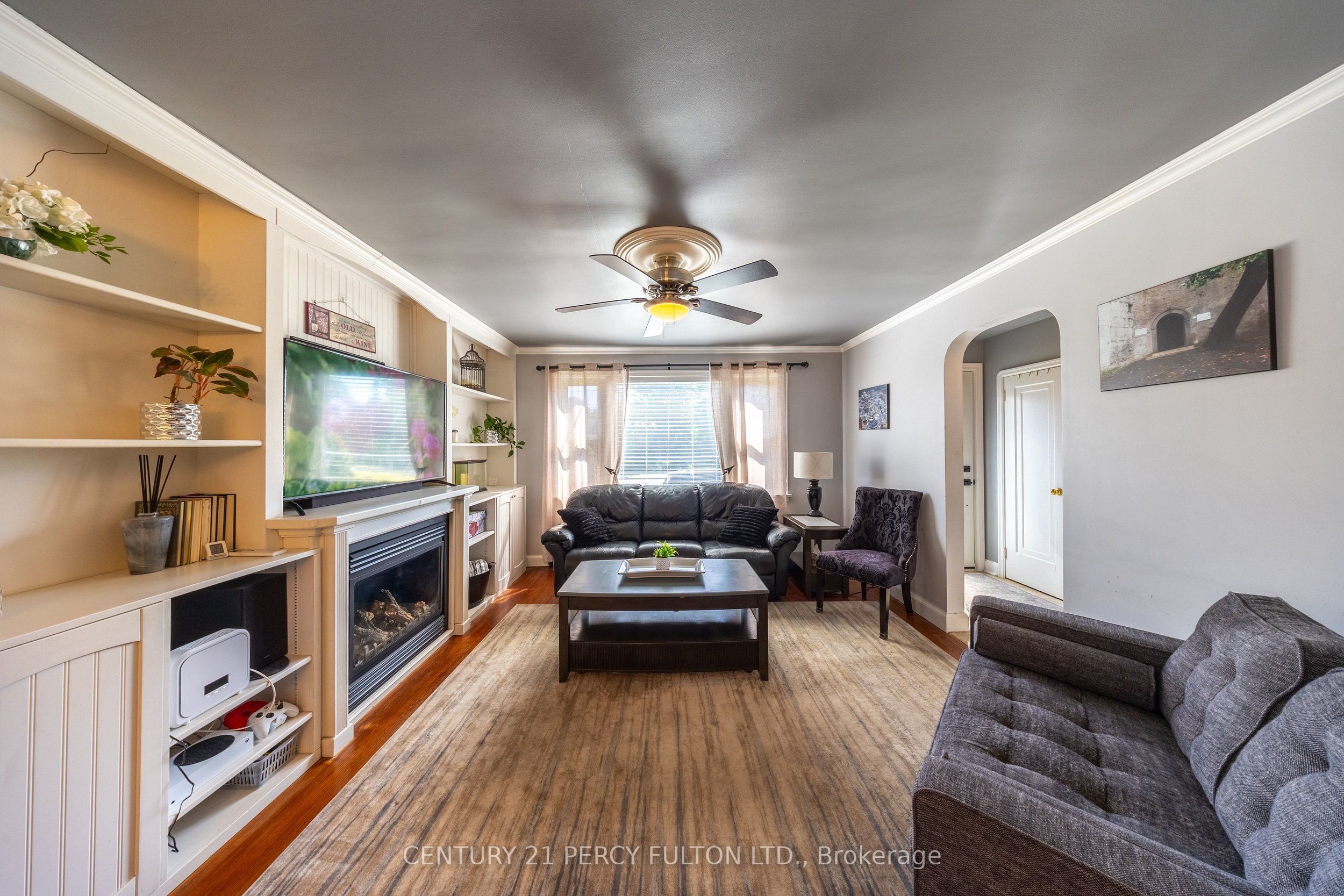 816 SIMCOE Street N