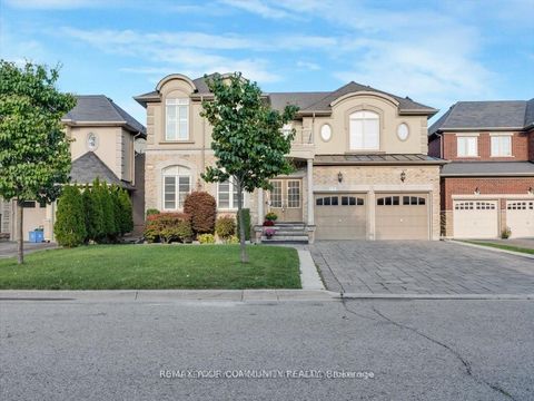 9 Heaney Court Aurora ON L4G 0J7