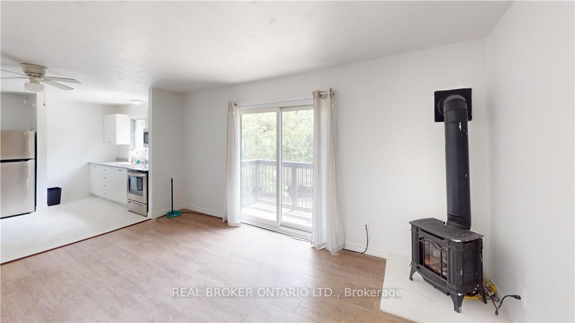 416 Lancaster Street W