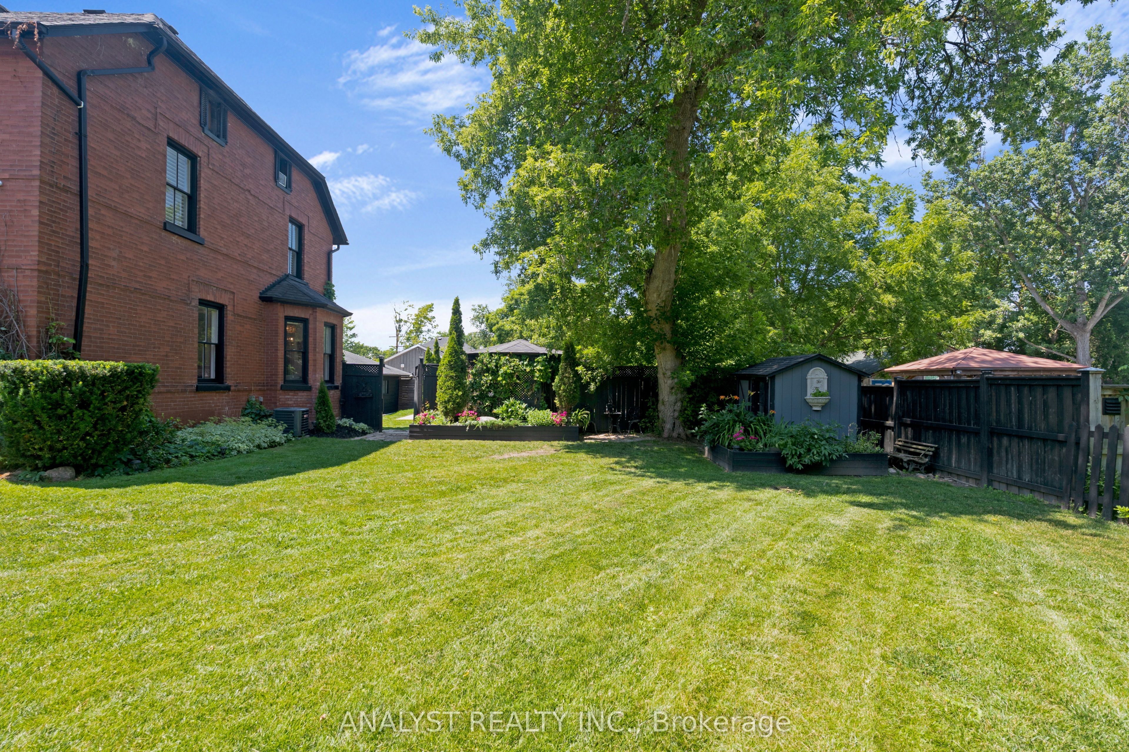 20 King Street S