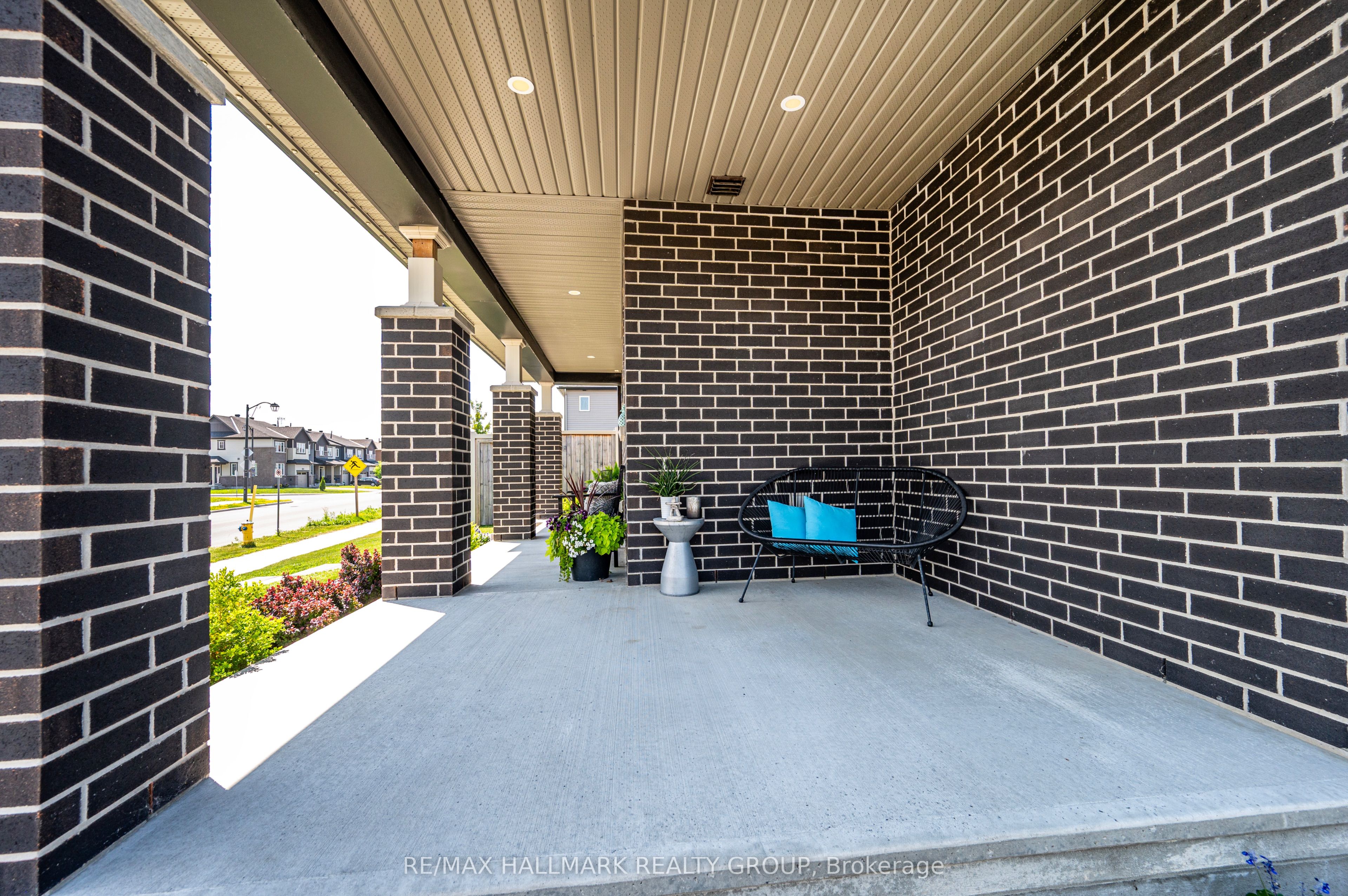 595 Decoeur Drive