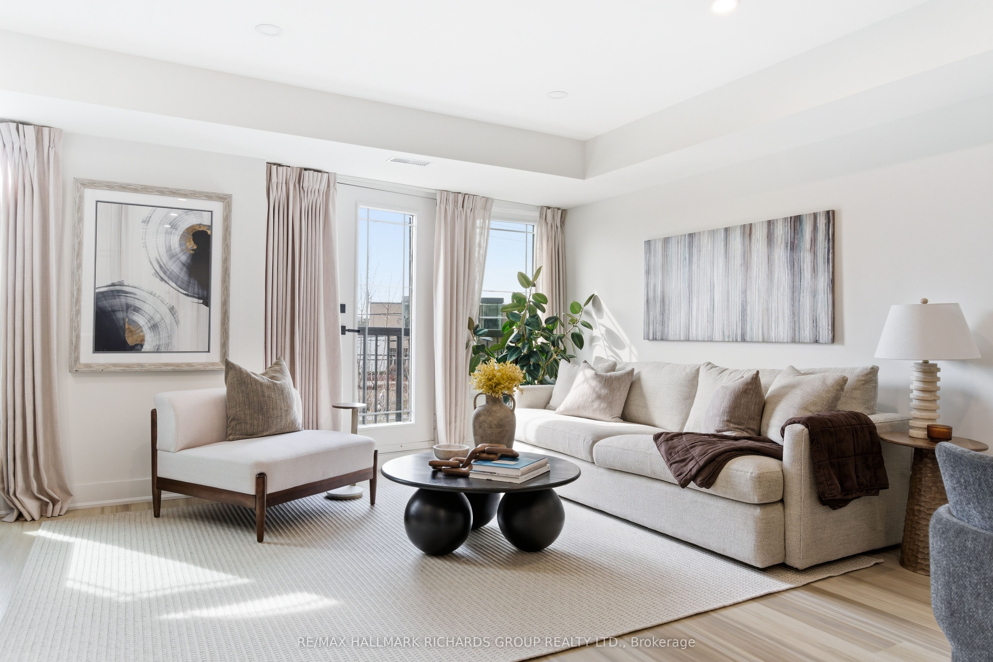 118 Finch Avenue W 8