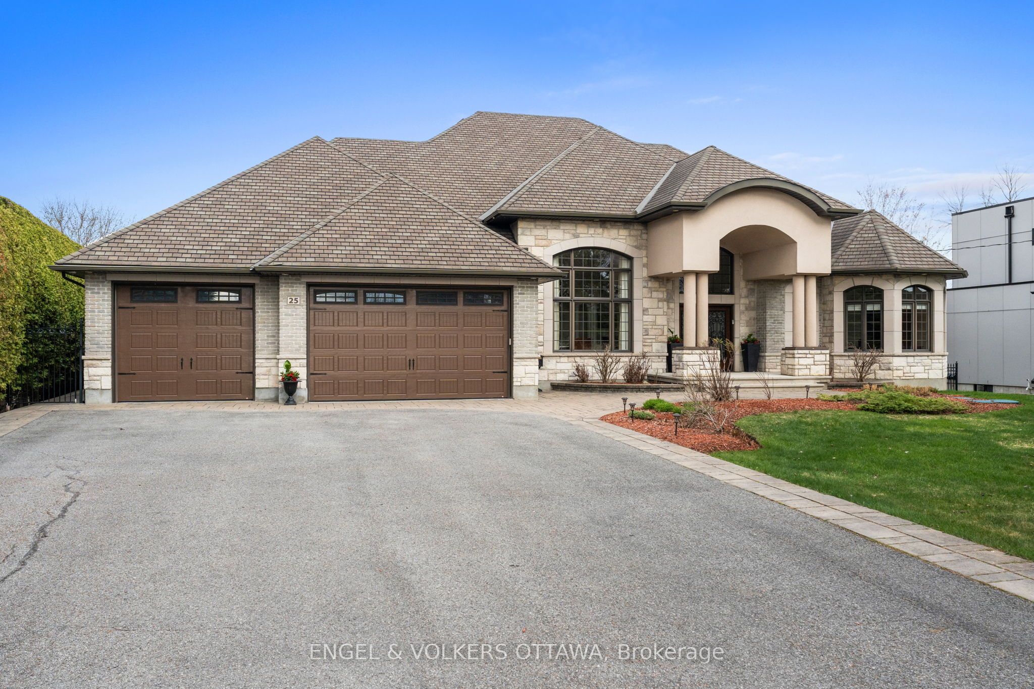 25 Winding Way
