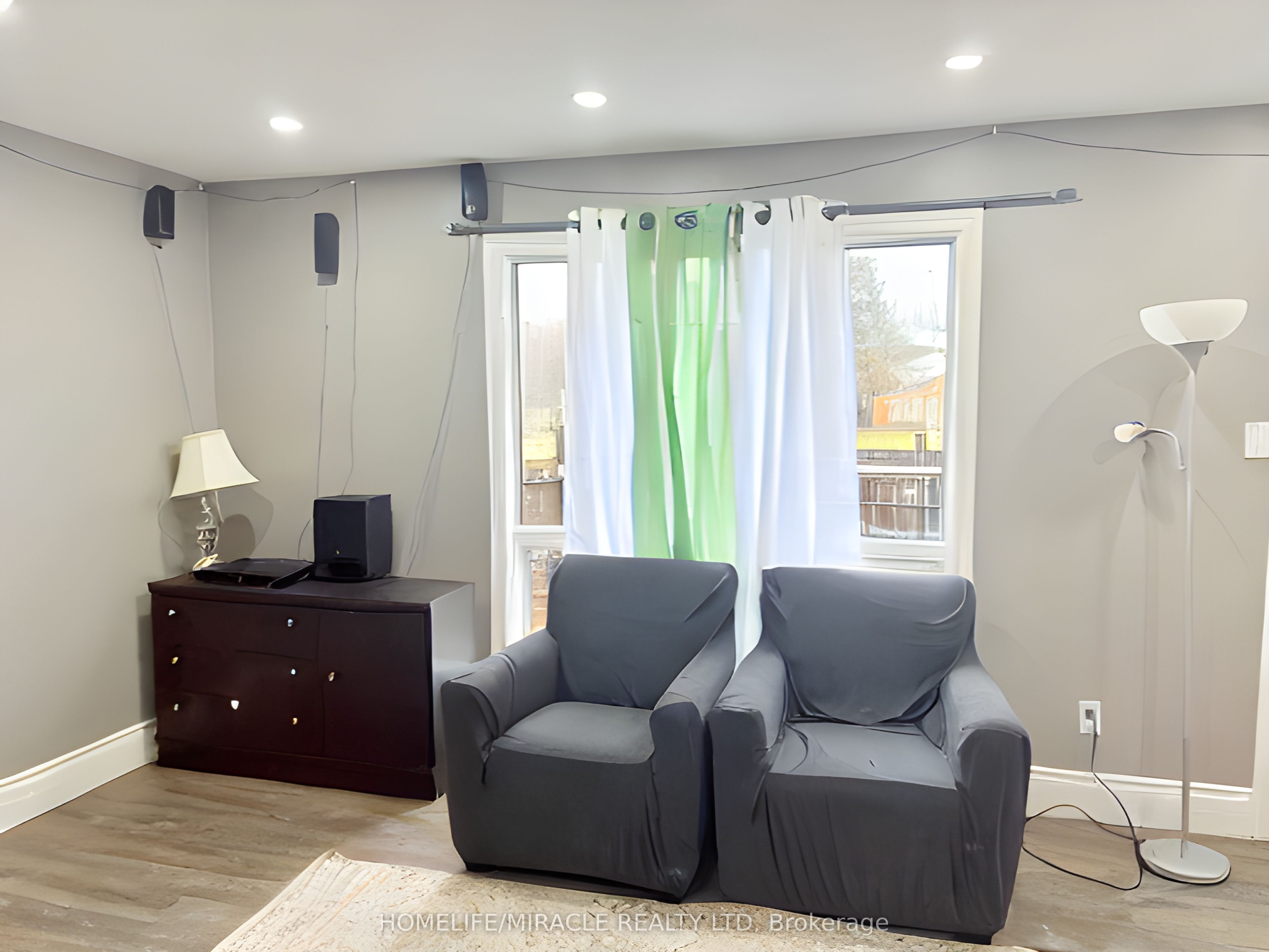 875 Parkinson Road 22