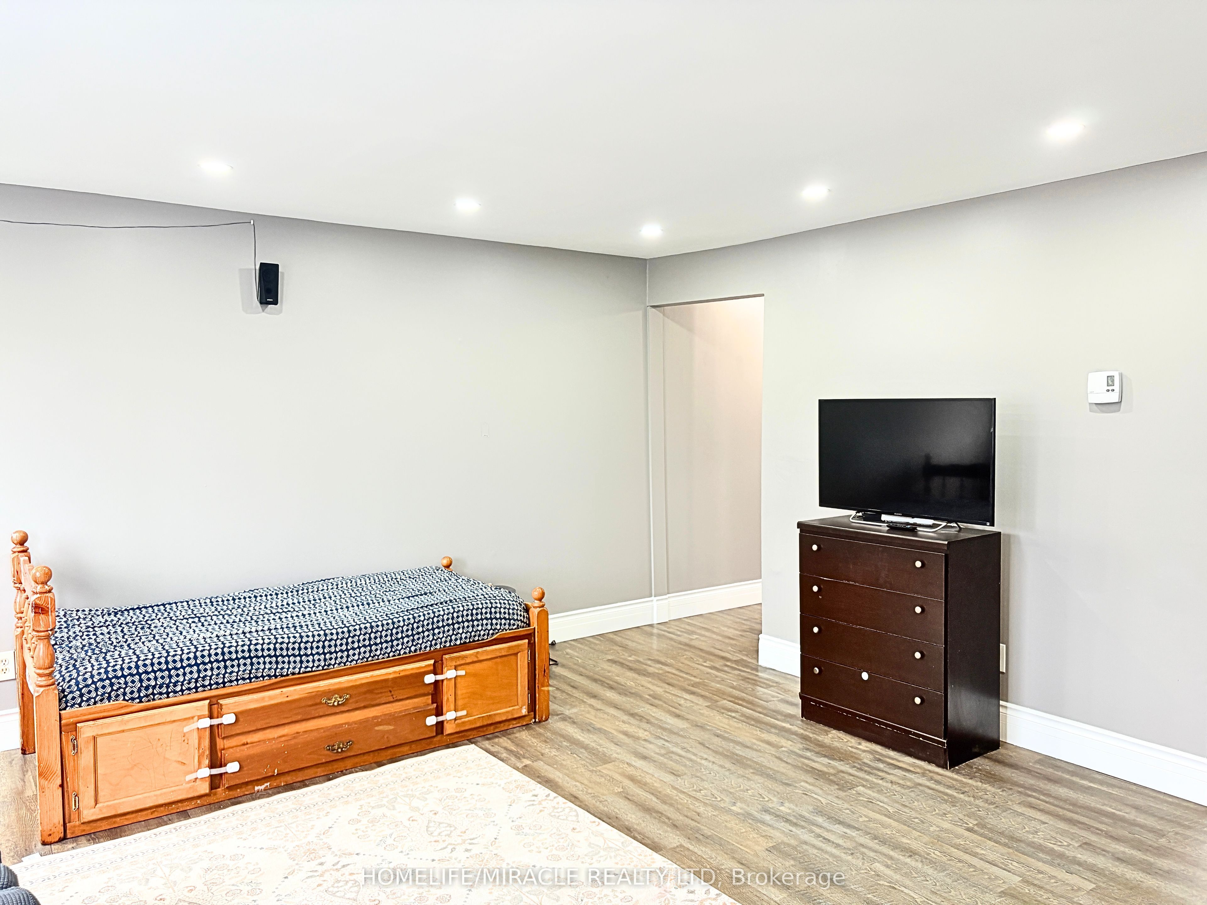 875 Parkinson Road 22