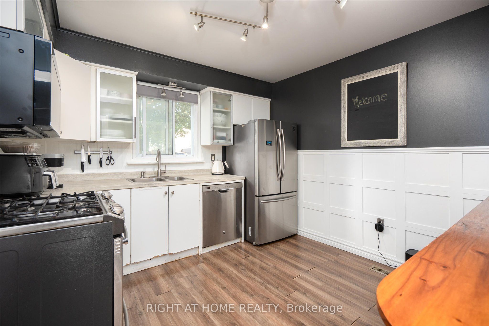 1306 Fenelon Crescent