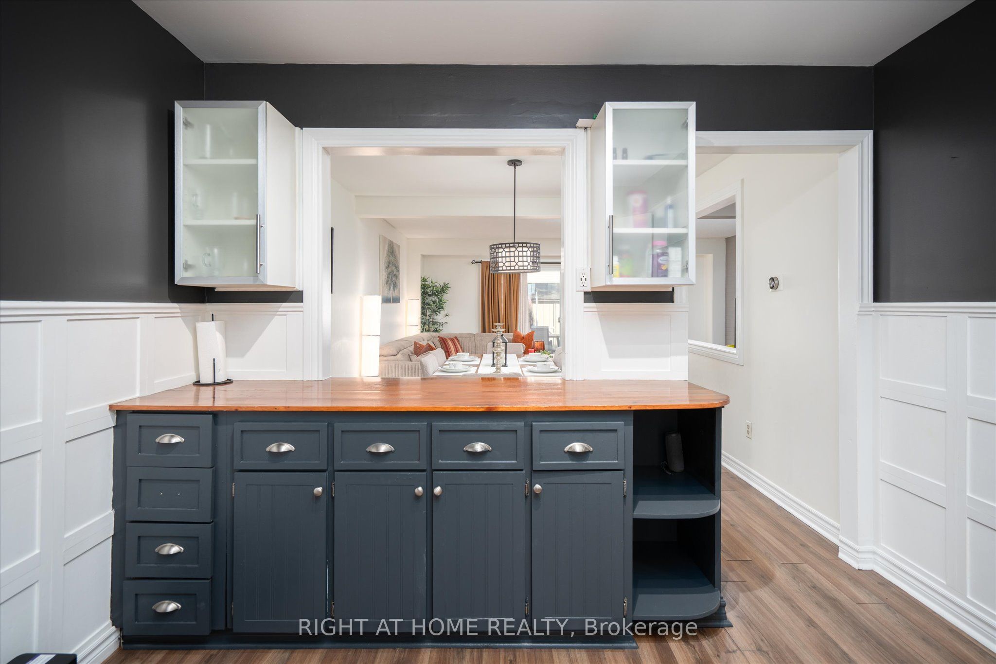 1306 Fenelon Crescent