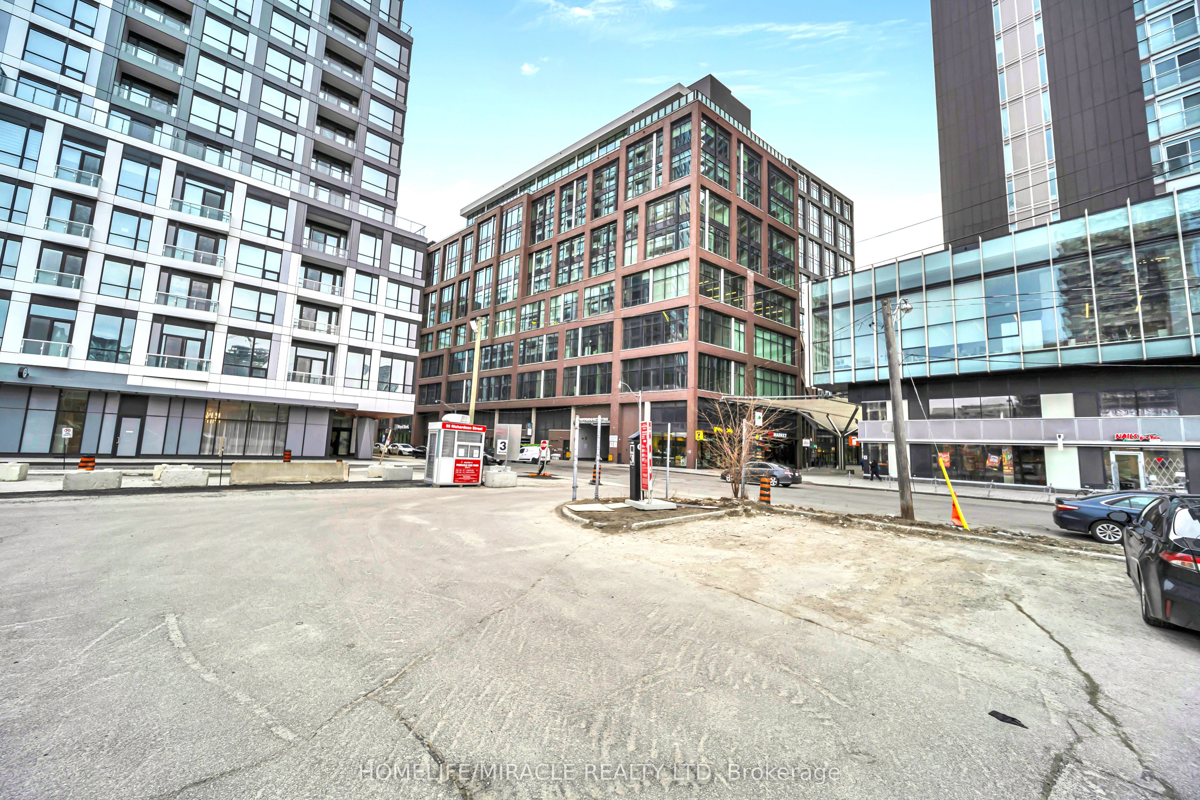 130 Queens Quay E 721