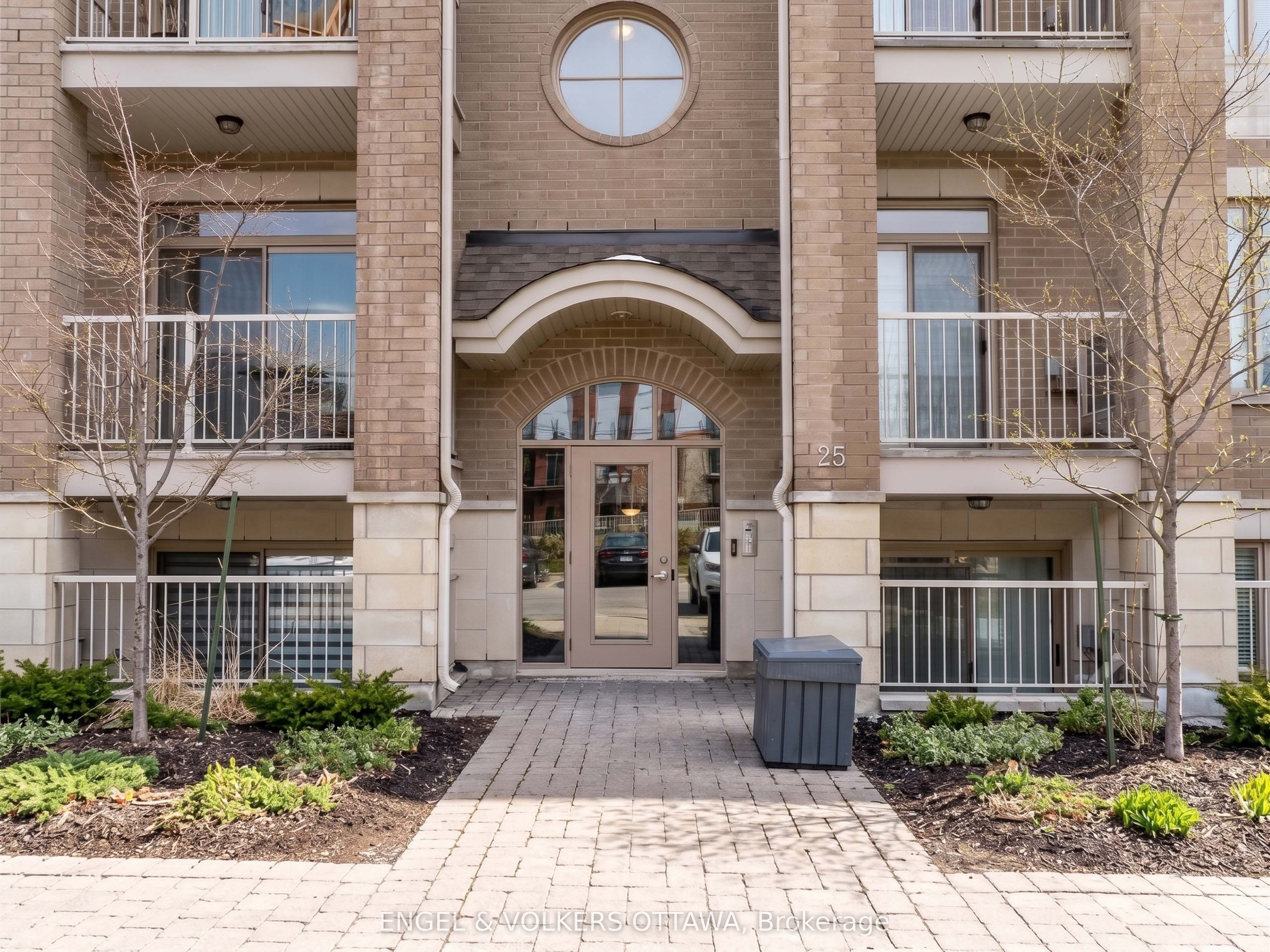 25 Earlton Private 1
