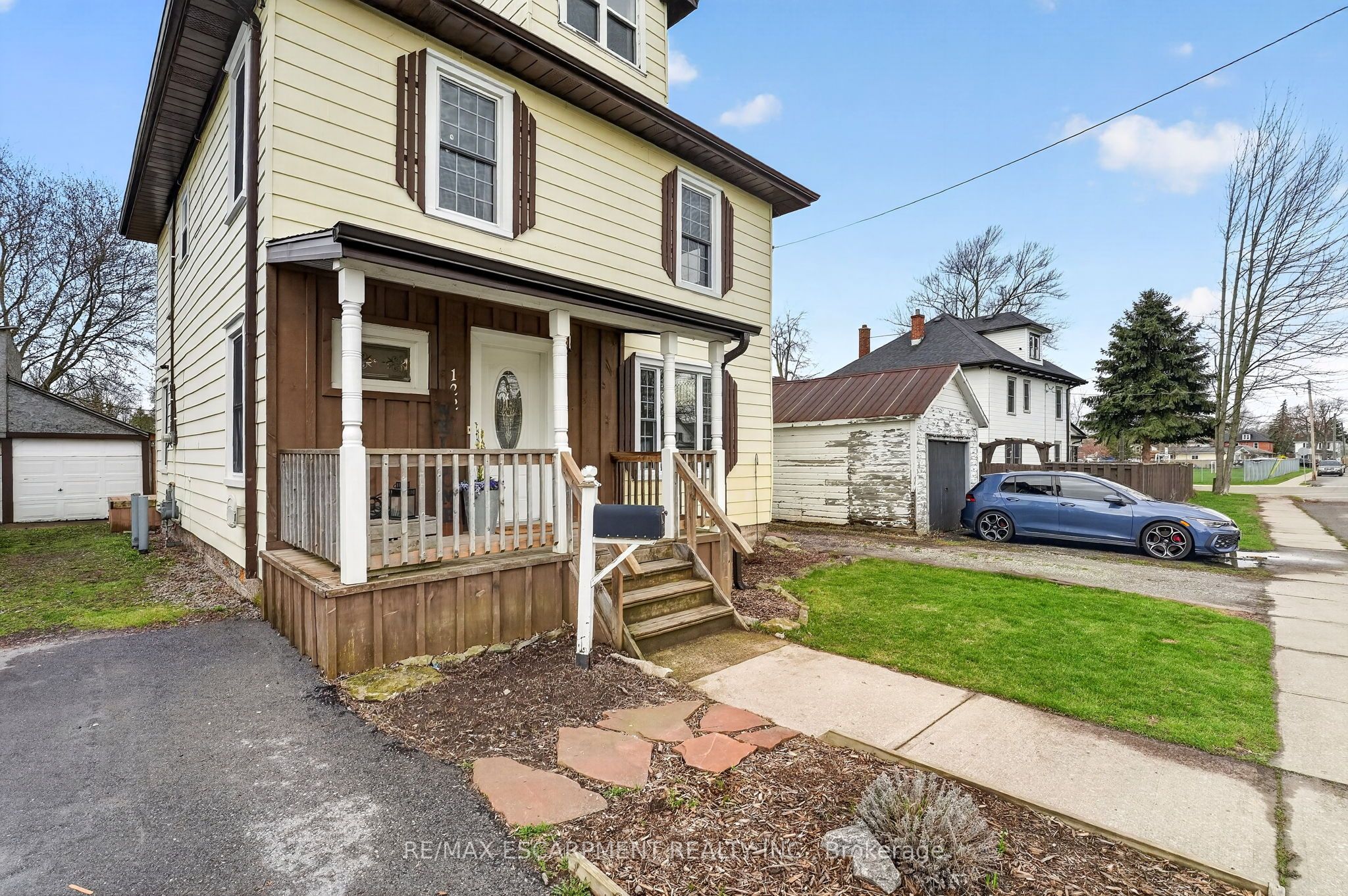 122 South Cayuga Street W