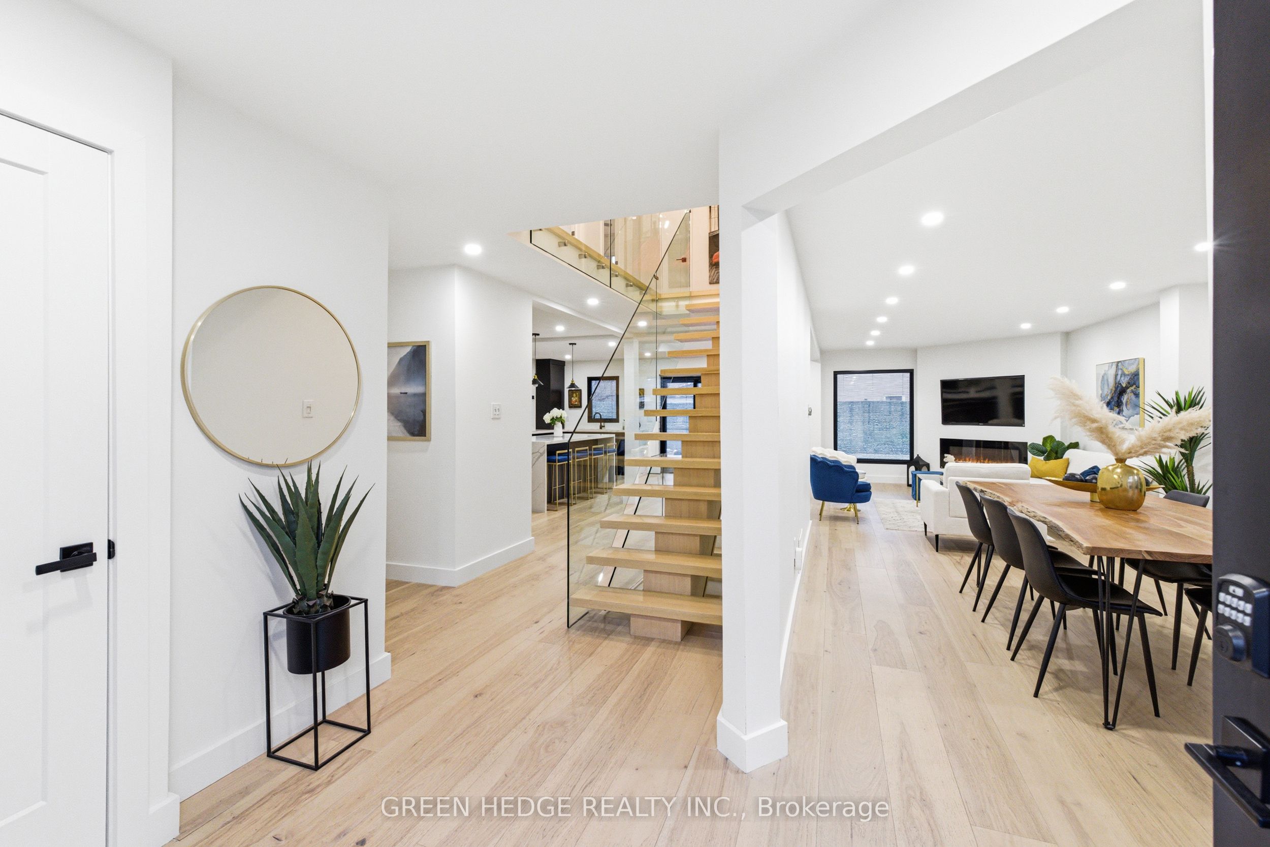 33 Dagwell Crescent
