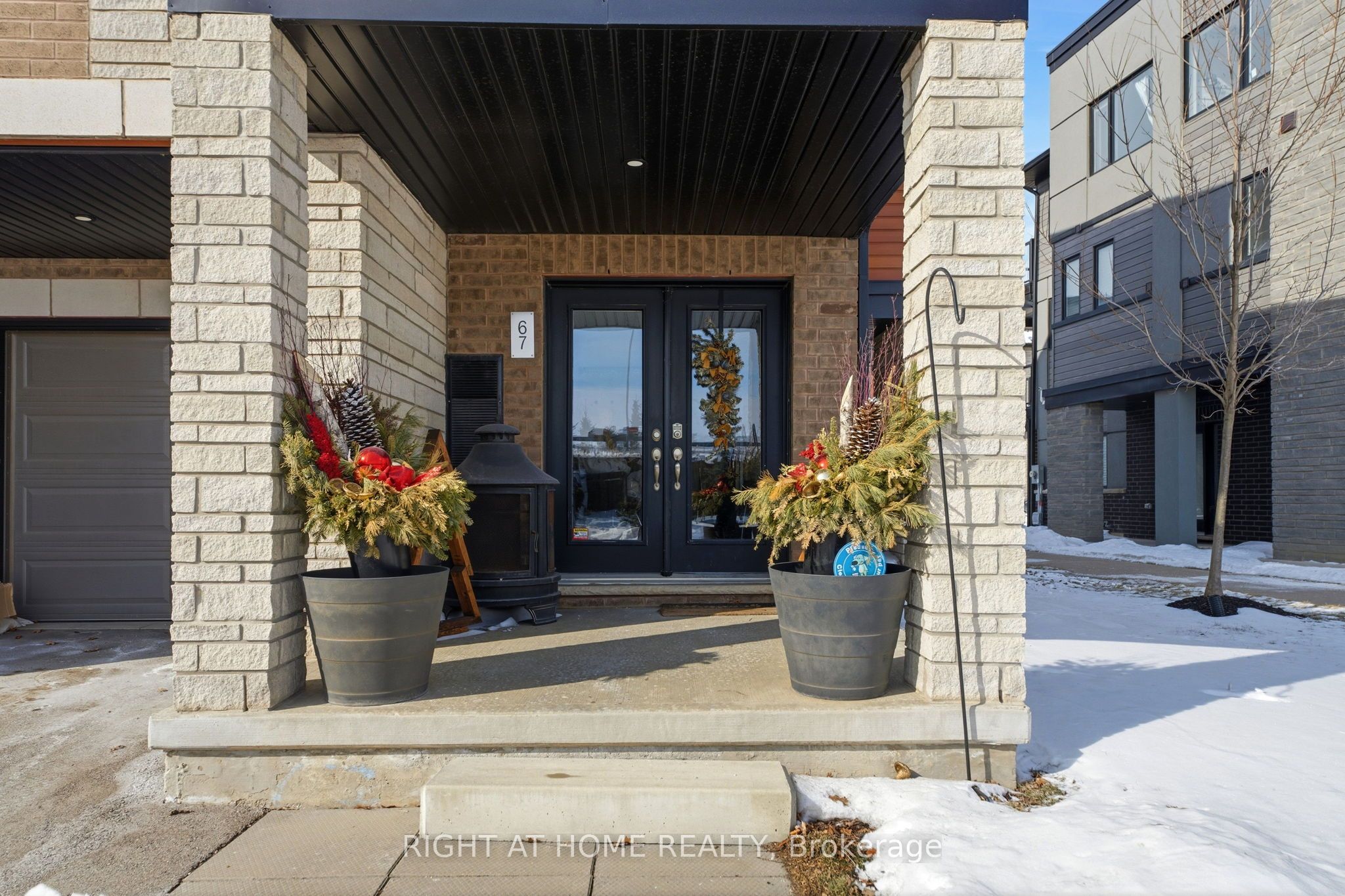 590 North Service Road 67