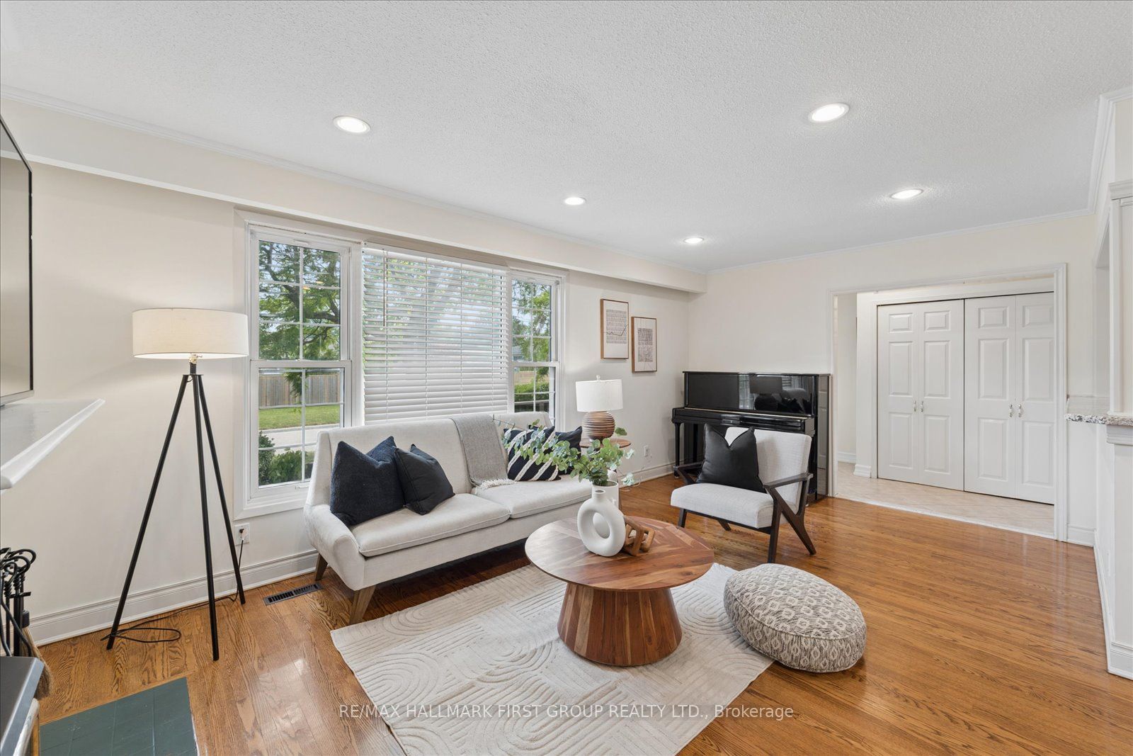 970 Timmins Gardens