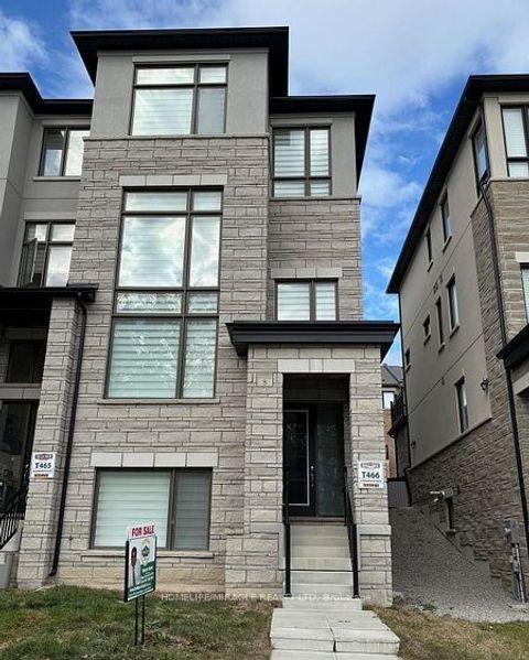 8 Bennington Road Newmarket ON L3X 0M8