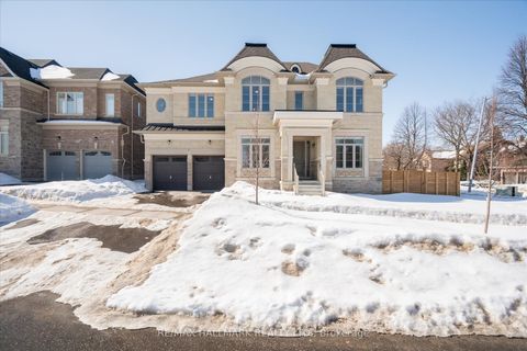 6 Dennis Reed Court Aurora ON L4G 4A5