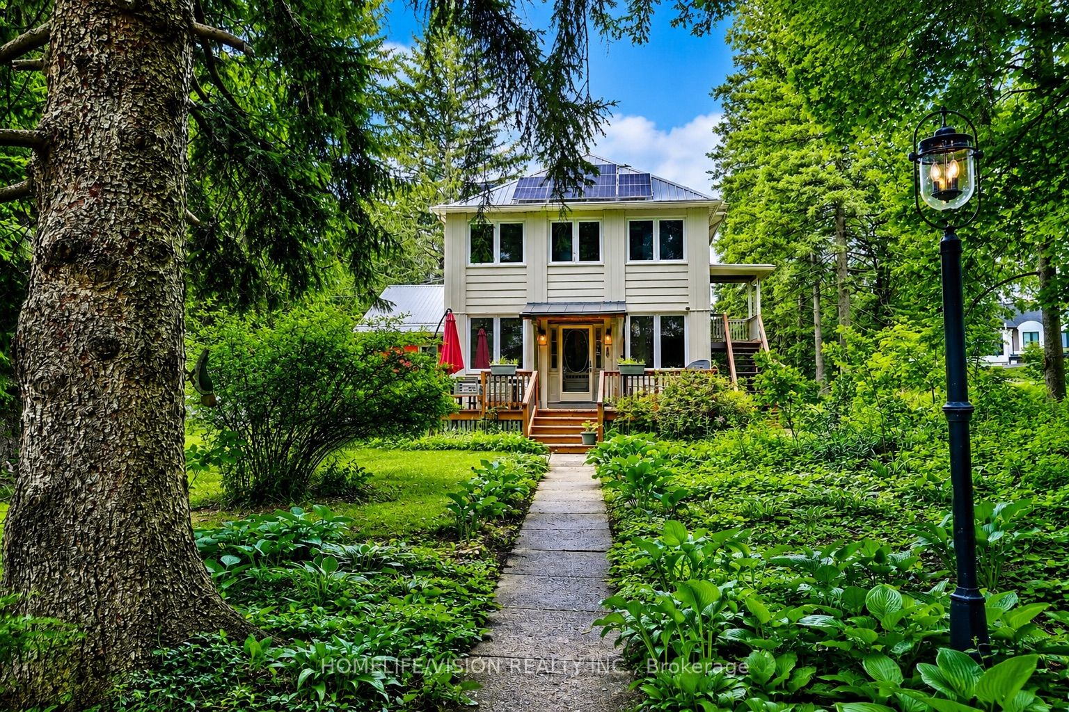 135 Elgin Street N