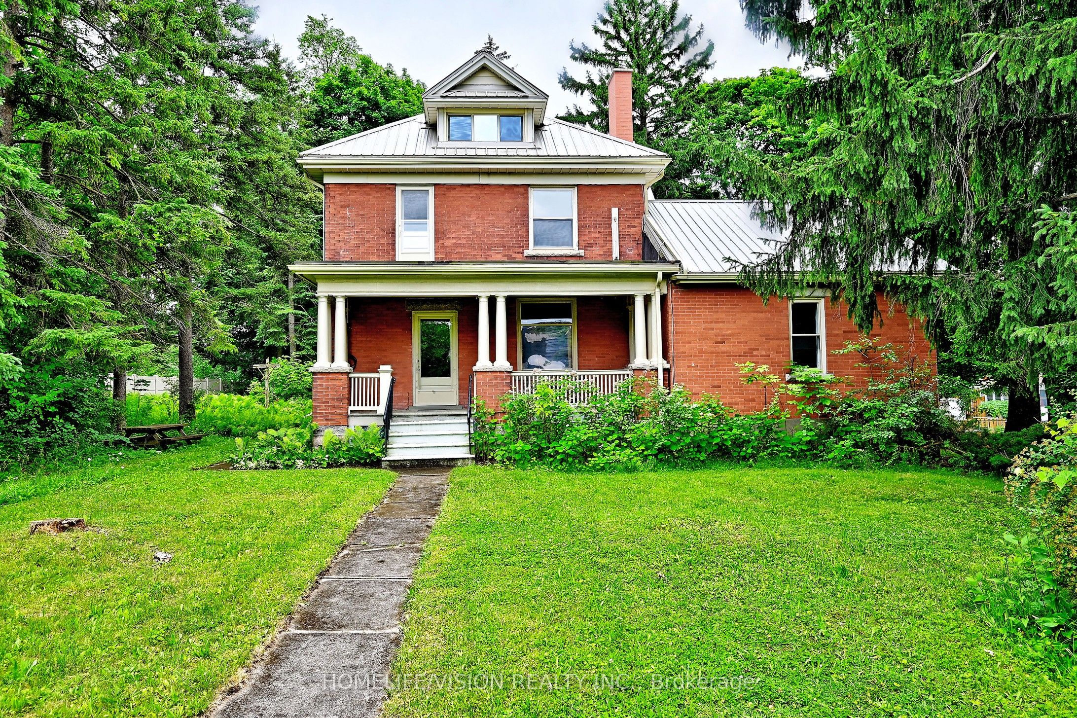 135 Elgin Street N