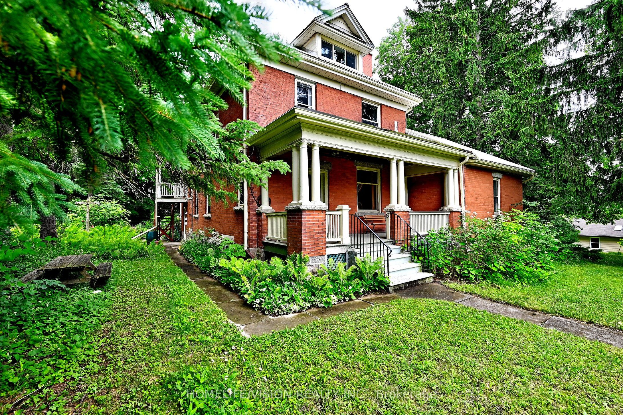 135 Elgin Street N