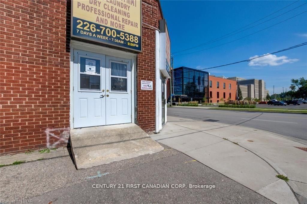 1062 - 1066 Dundas Street E