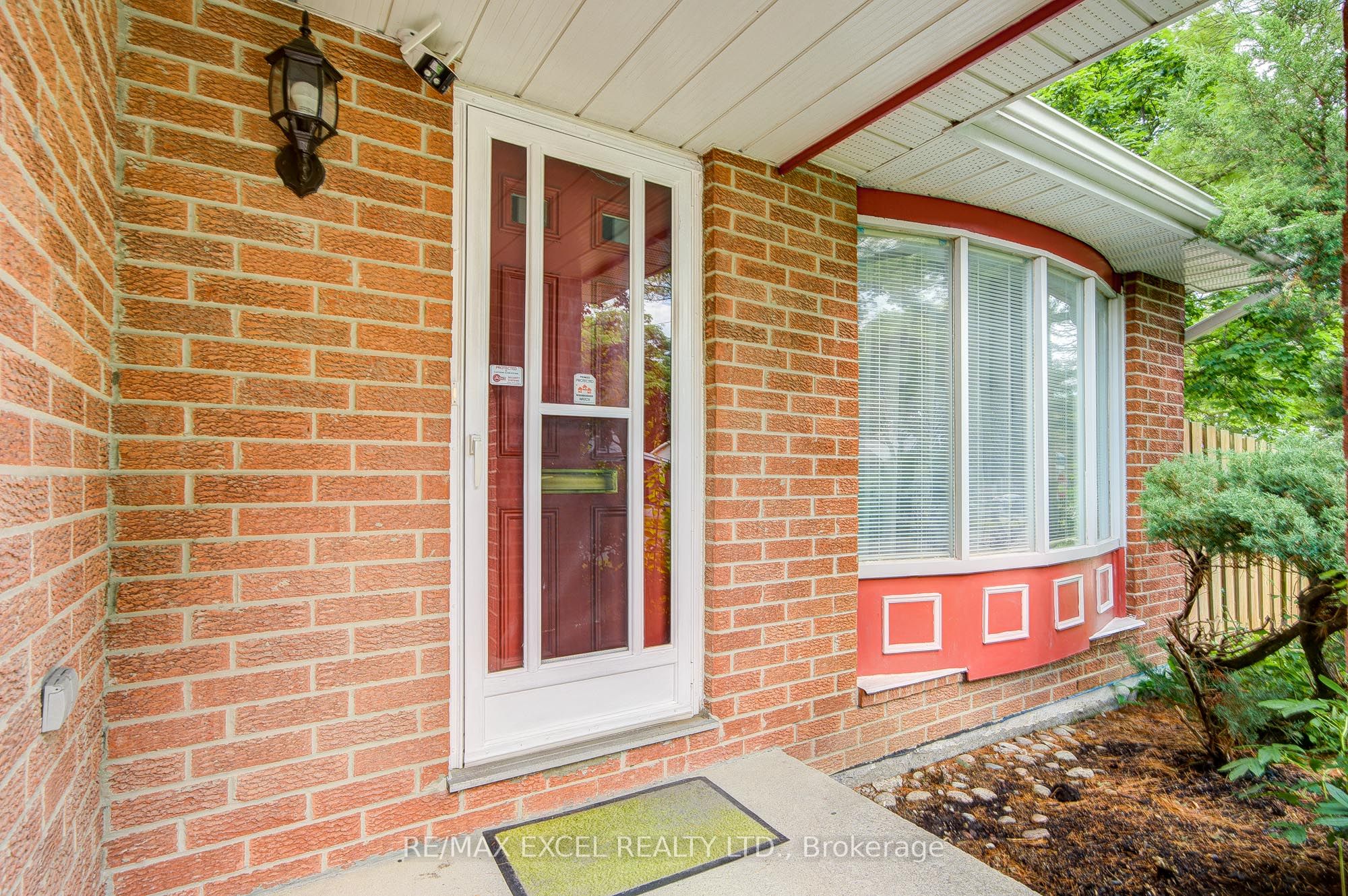176 Goldhawk Trail