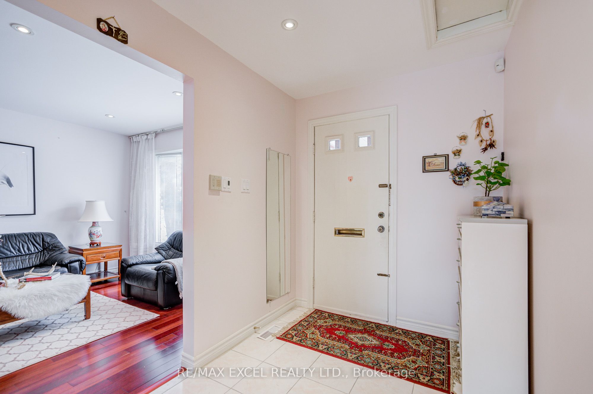 176 Goldhawk Trail