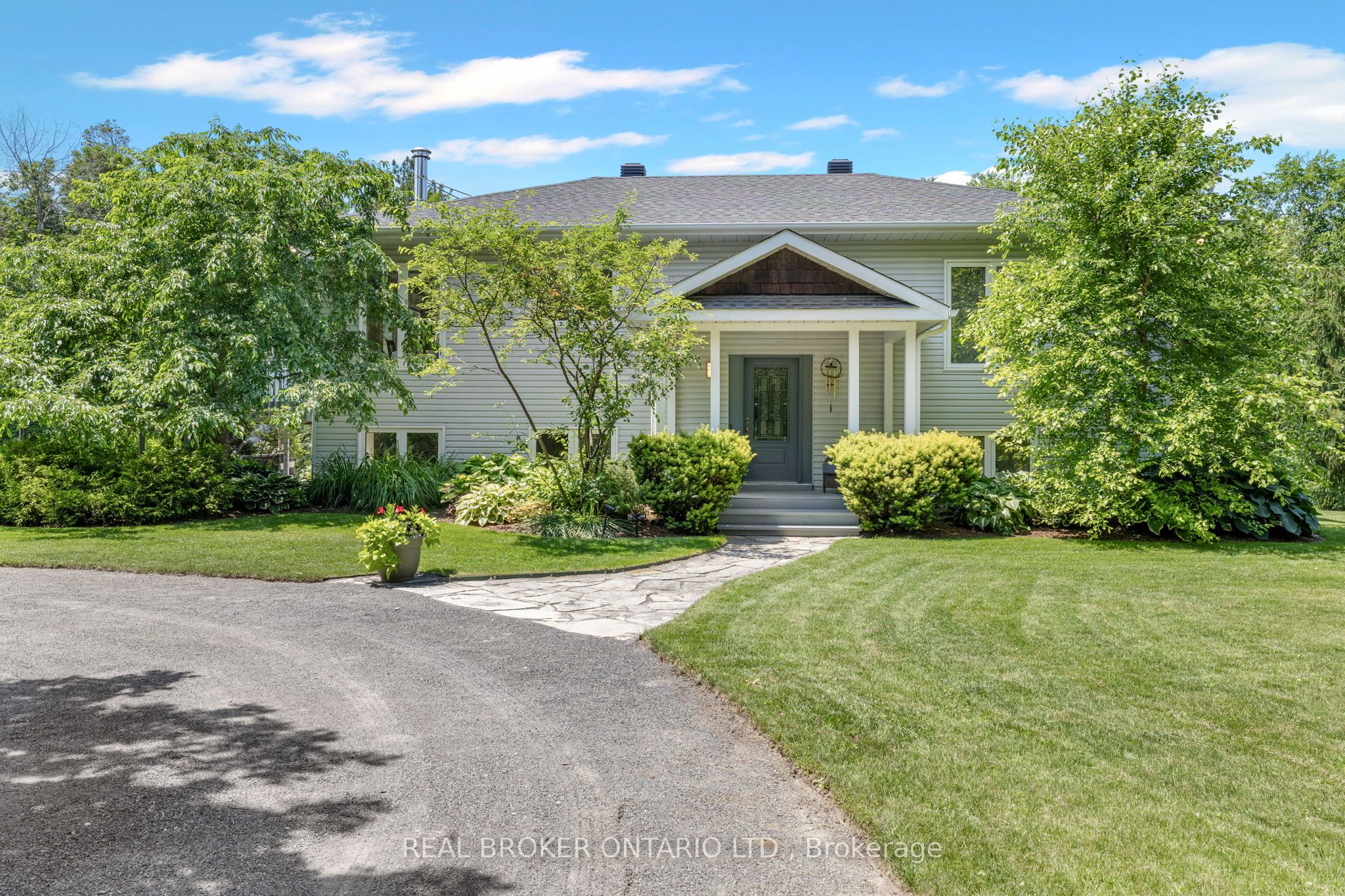 6550 Rideau Valley Drive N