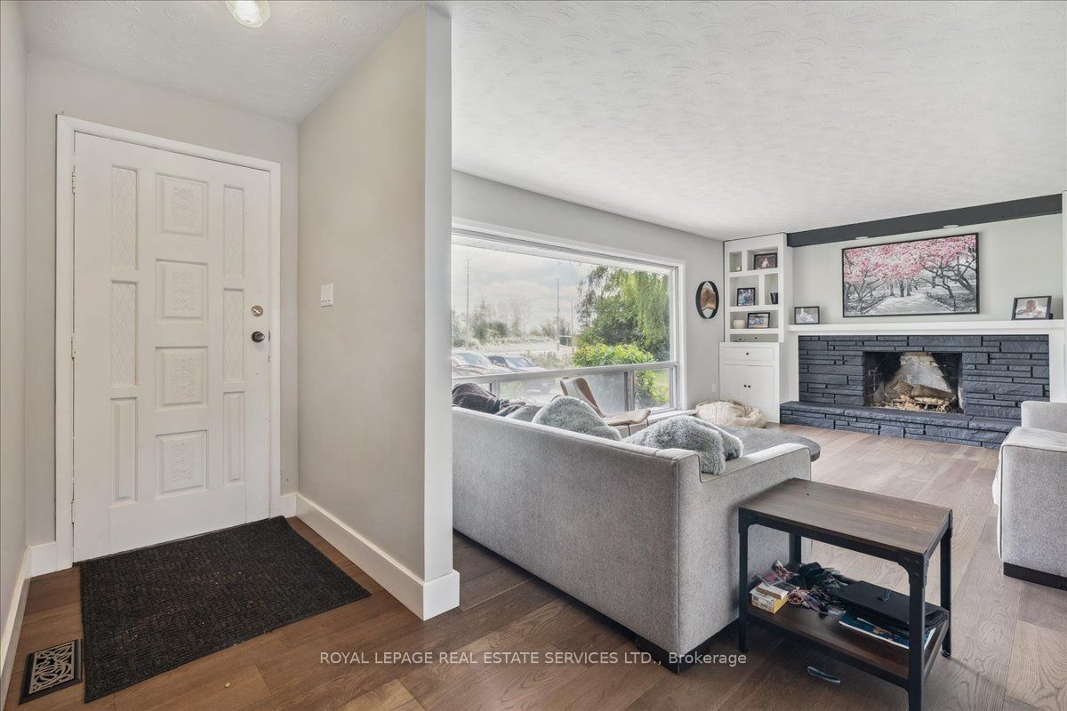 1099 Burnhamthorpe Road W