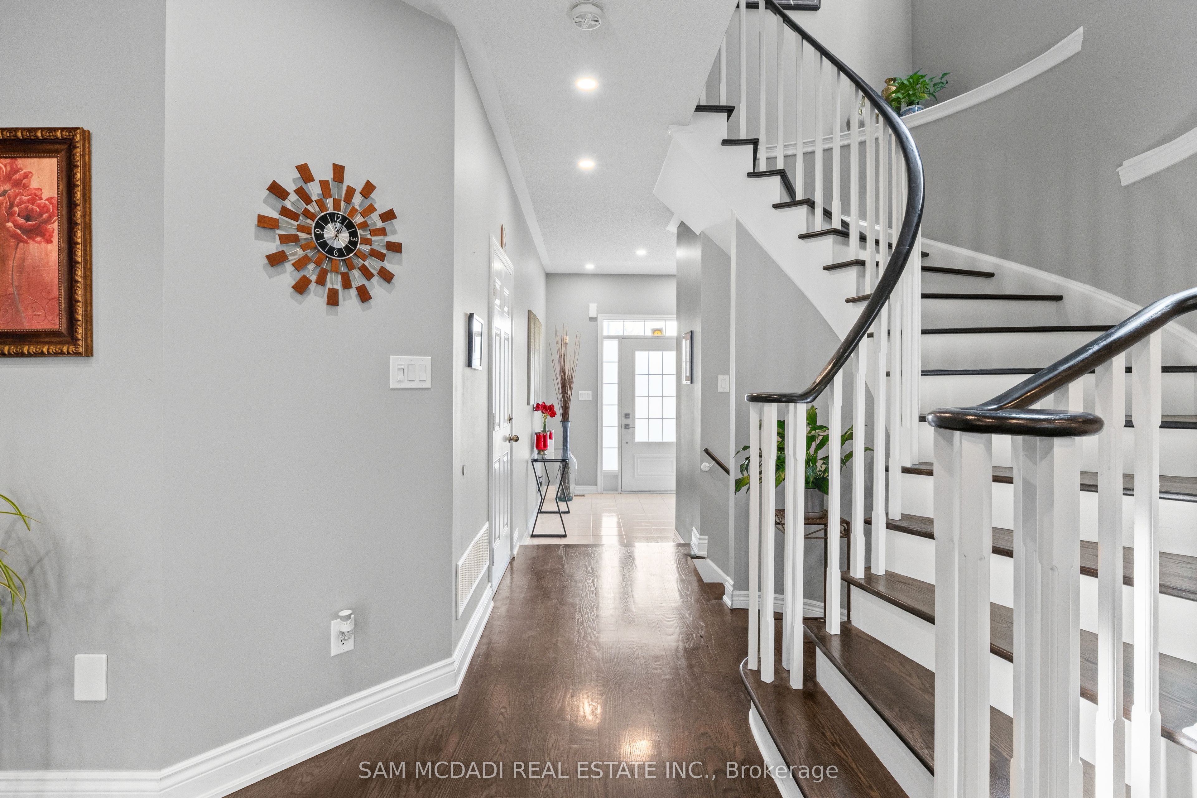 195 Holmes Crescent