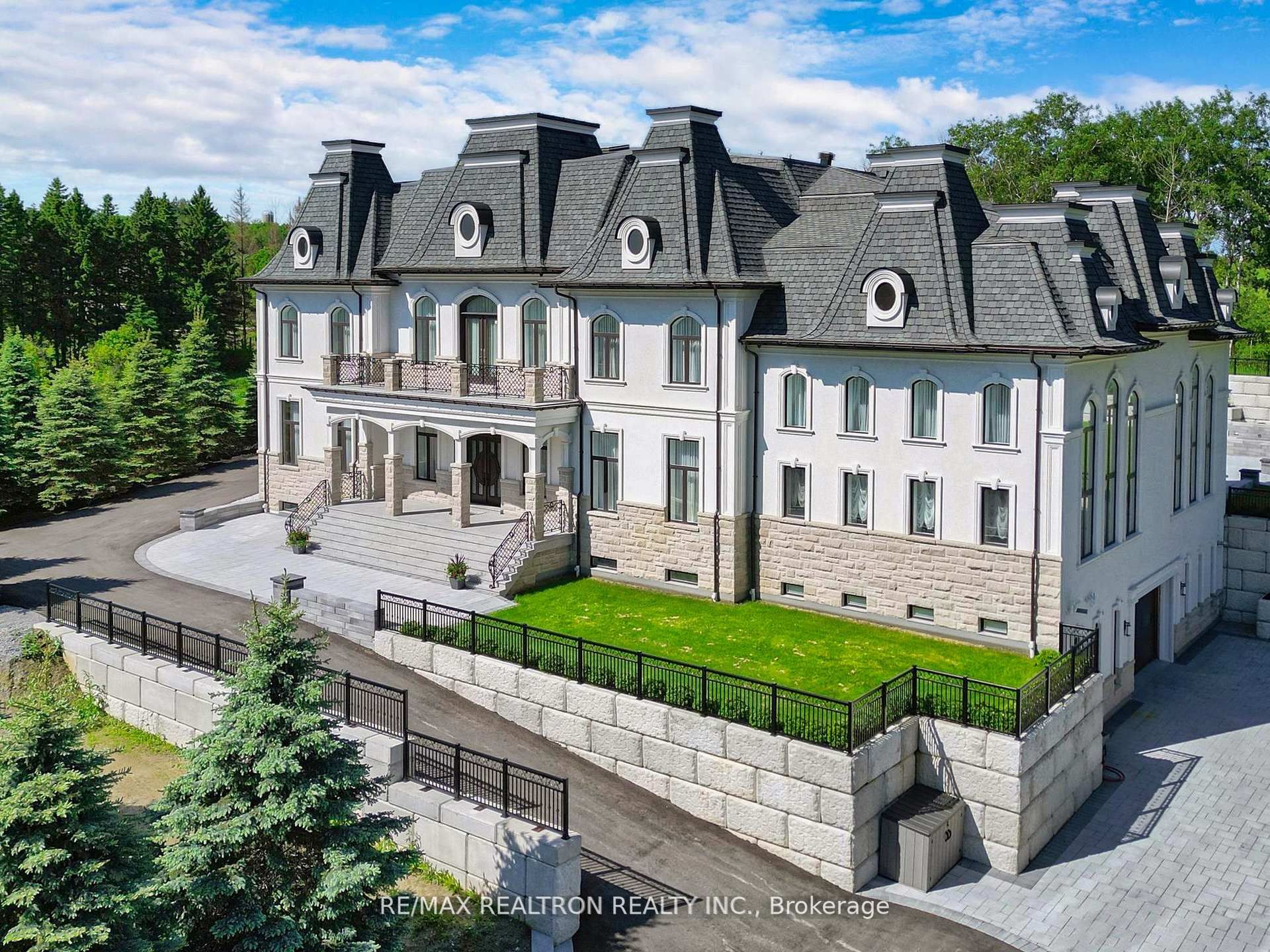 14358 Bathurst Street