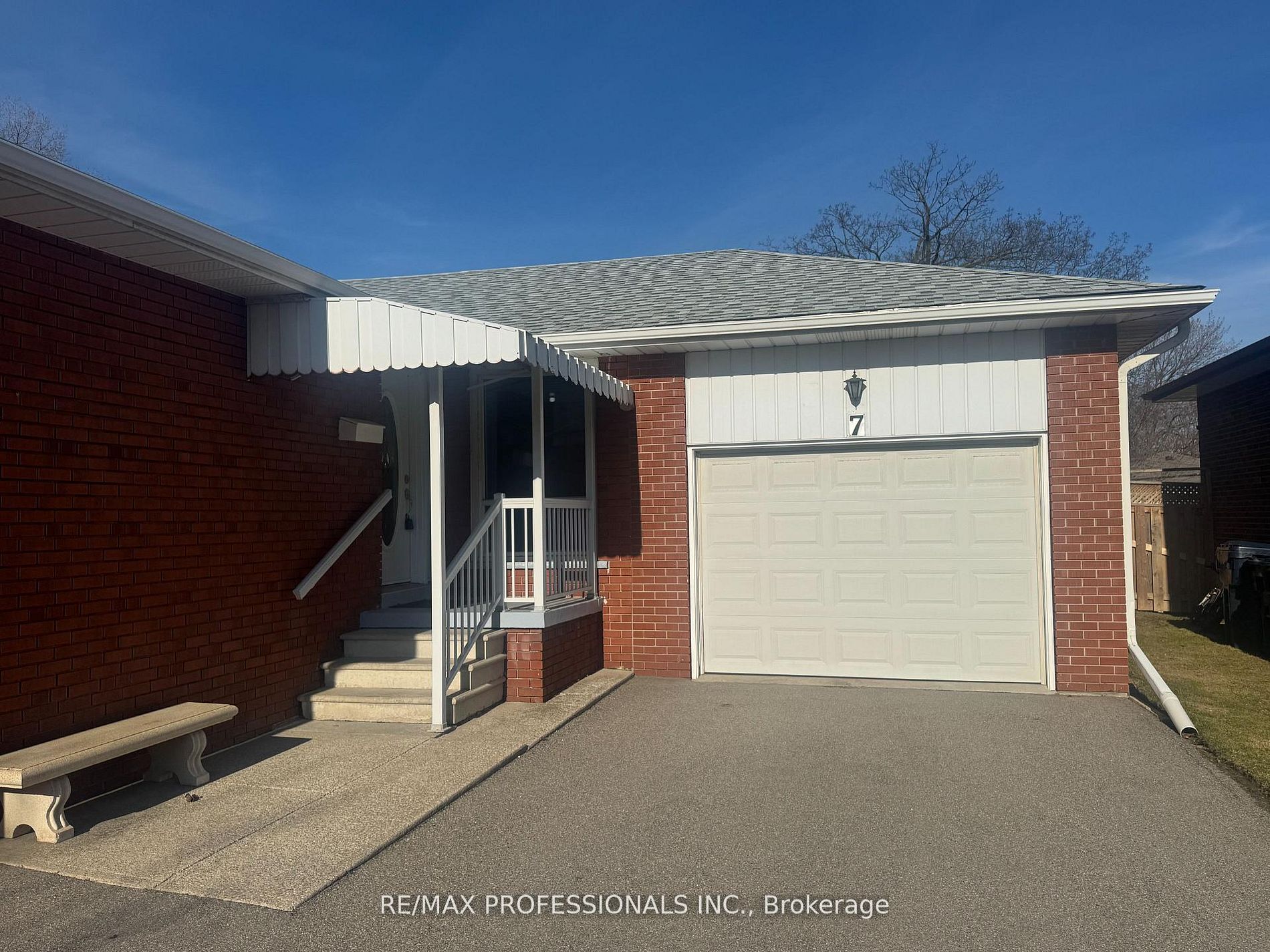 7 Pettit Drive