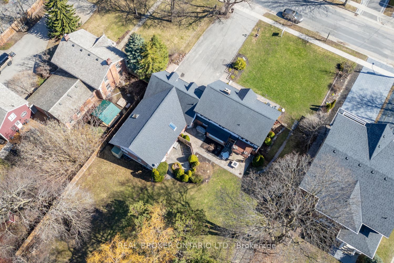18 Concession Street W