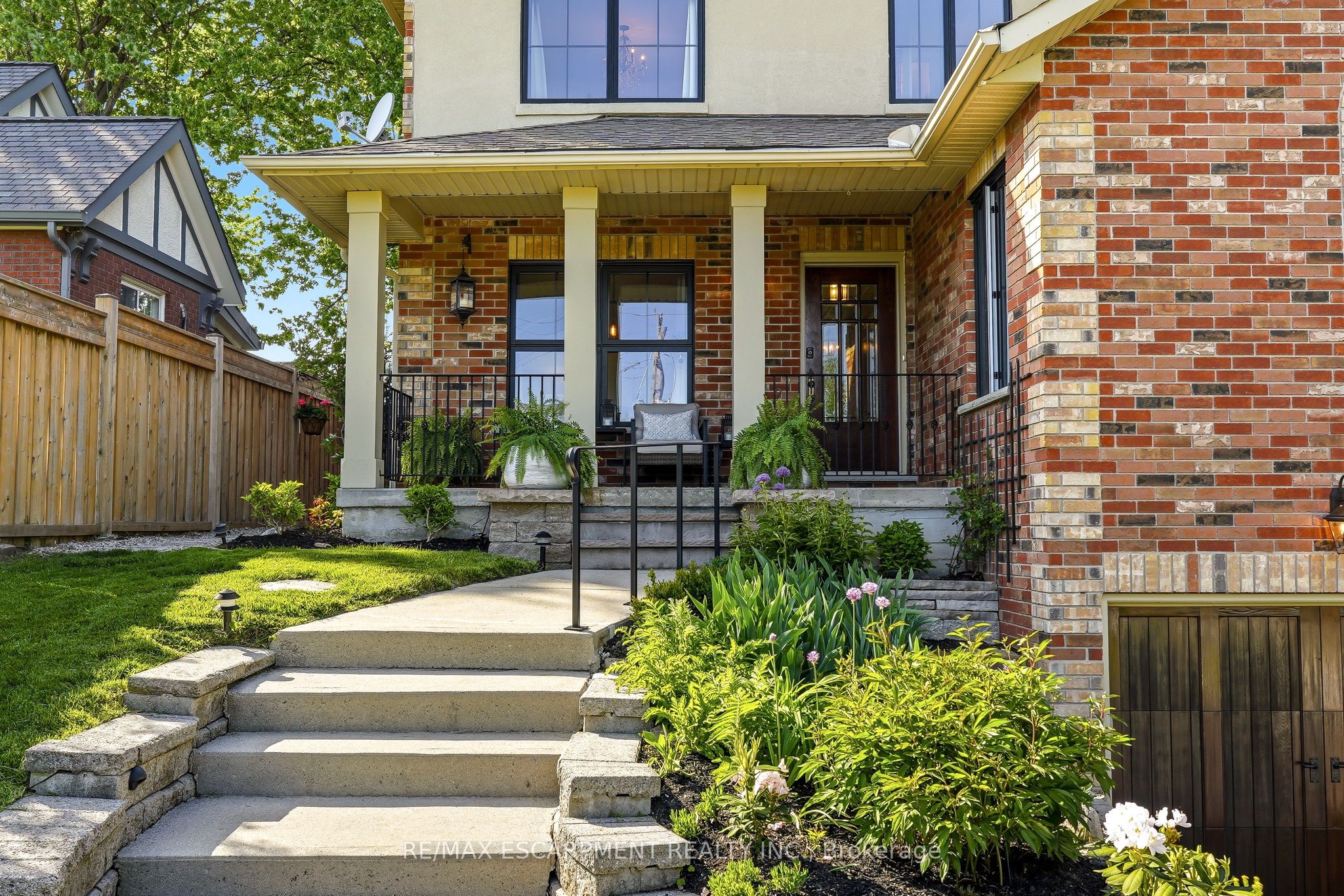 329 Plains Road W