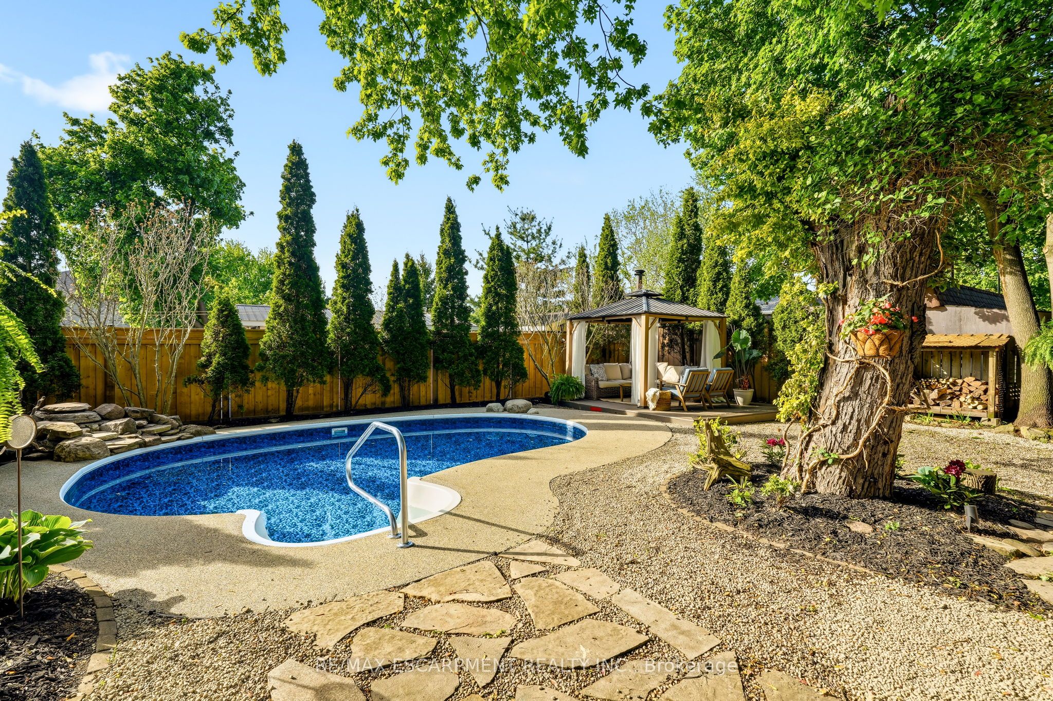 329 Plains Road W