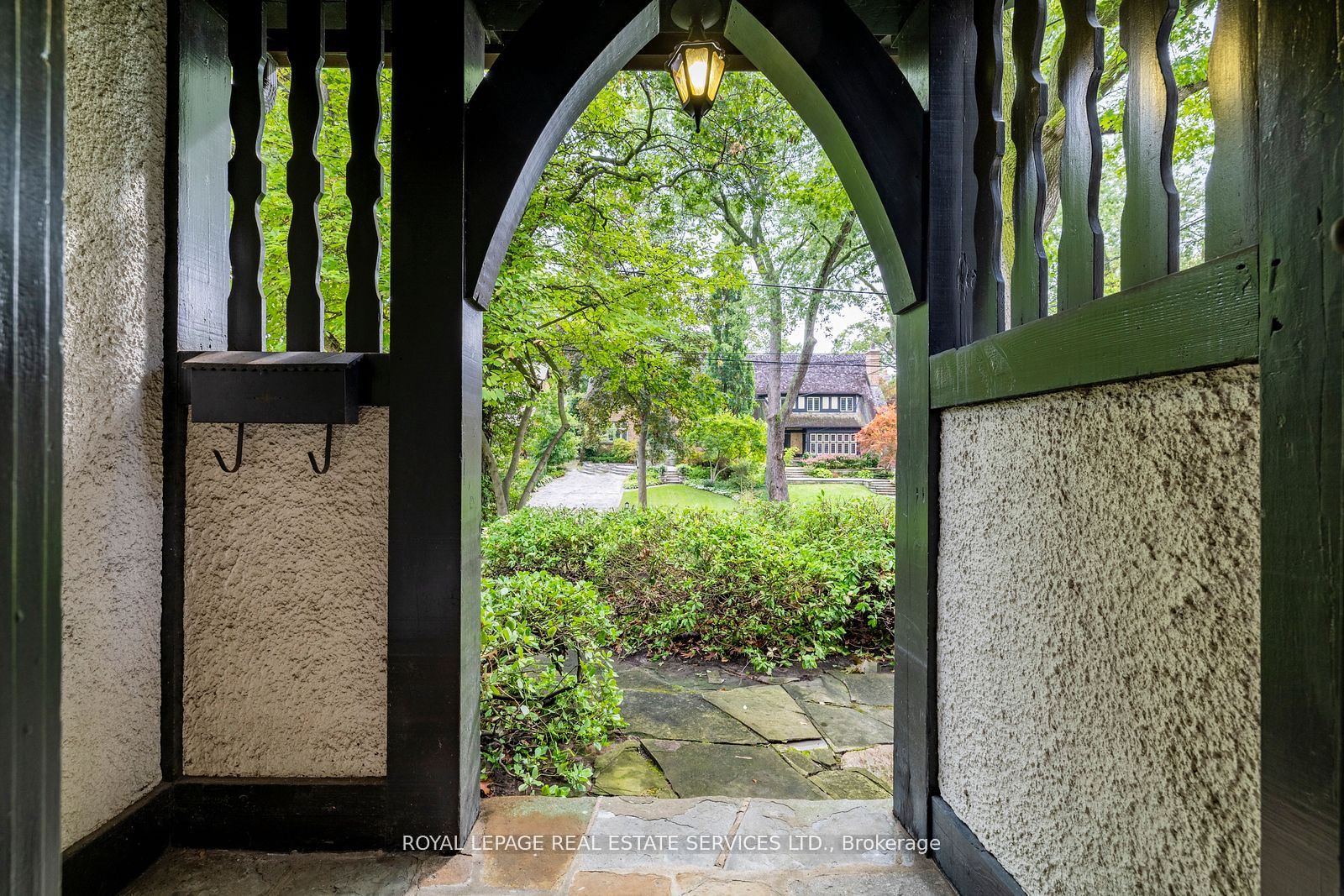 18 Queen Marys Drive