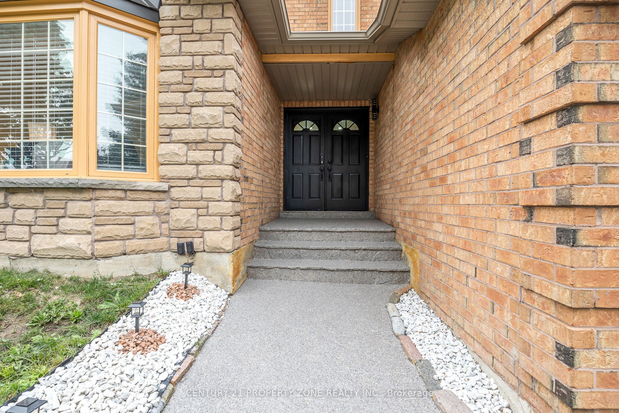 27 Bassett Boulevard