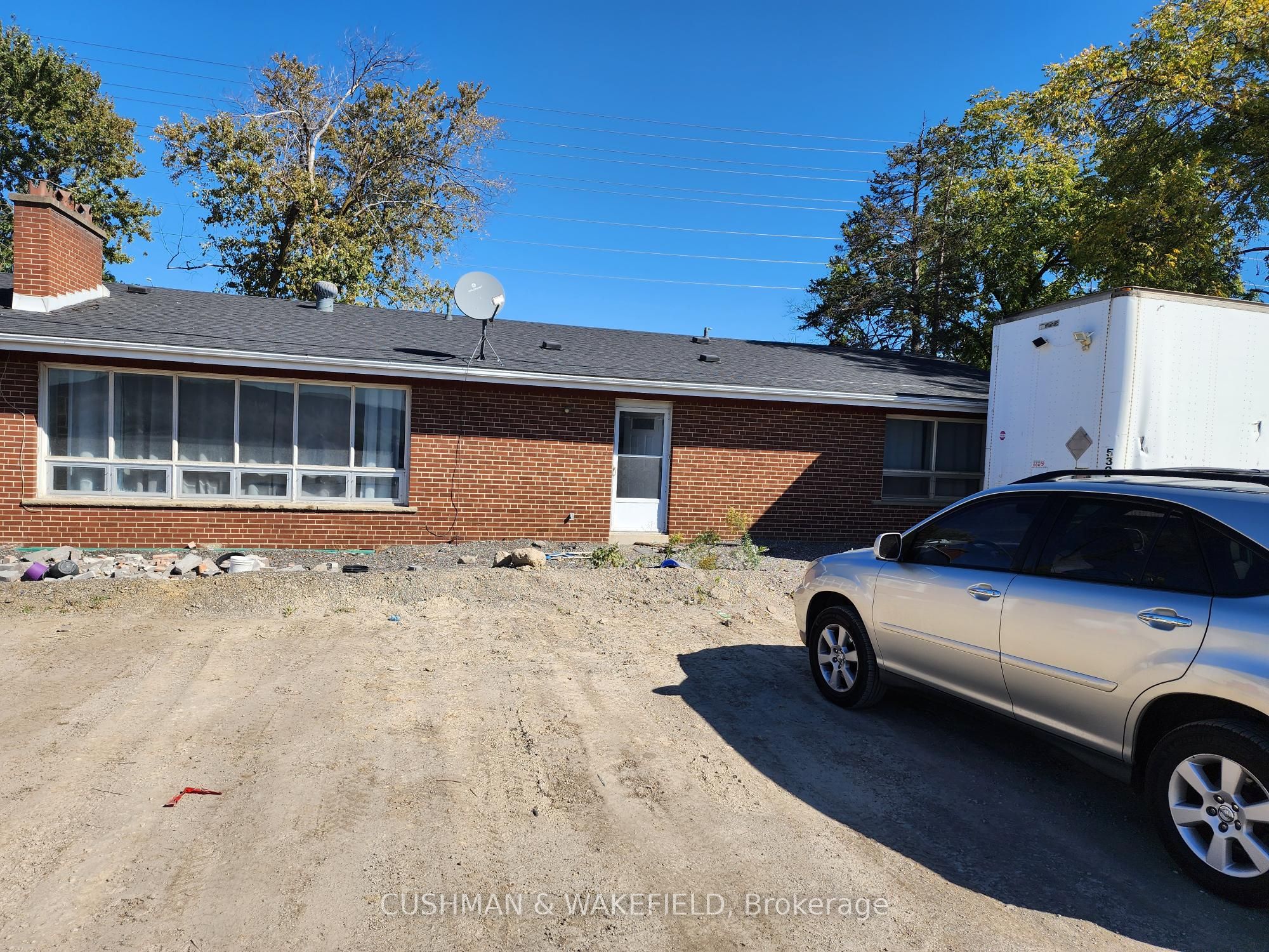 8412-8424 Goreway Drive