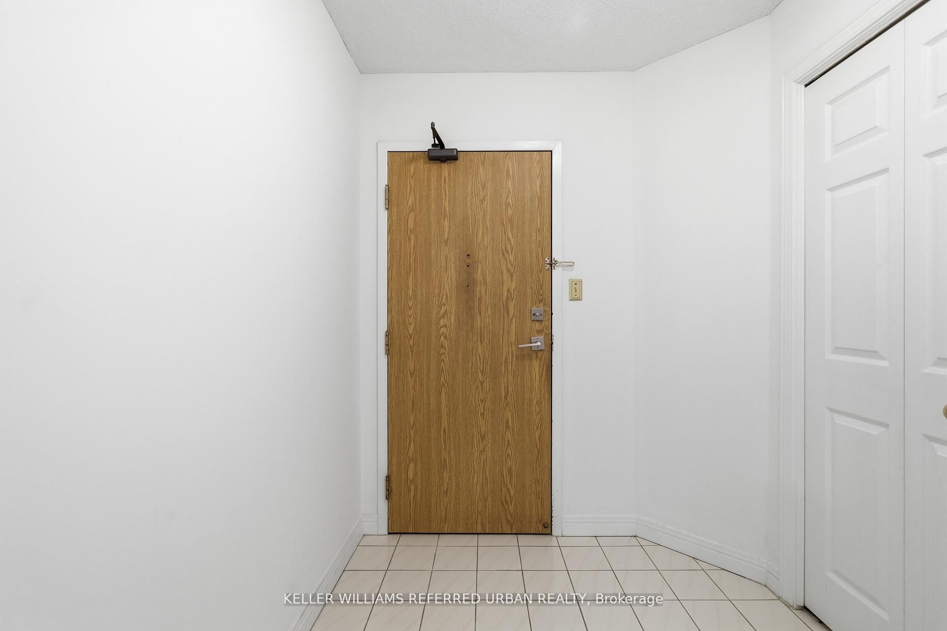 8 Village Green N/A 208