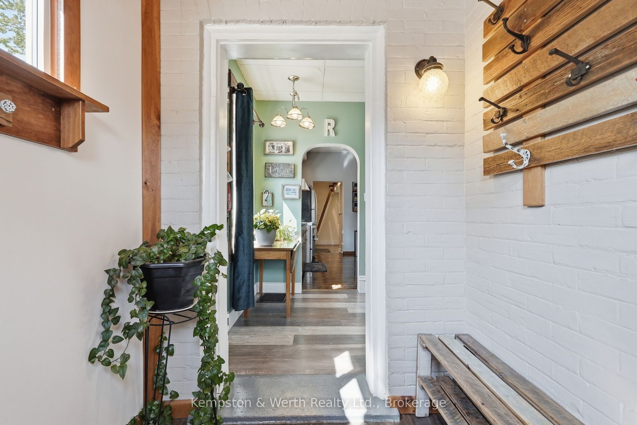 545 Main Street E