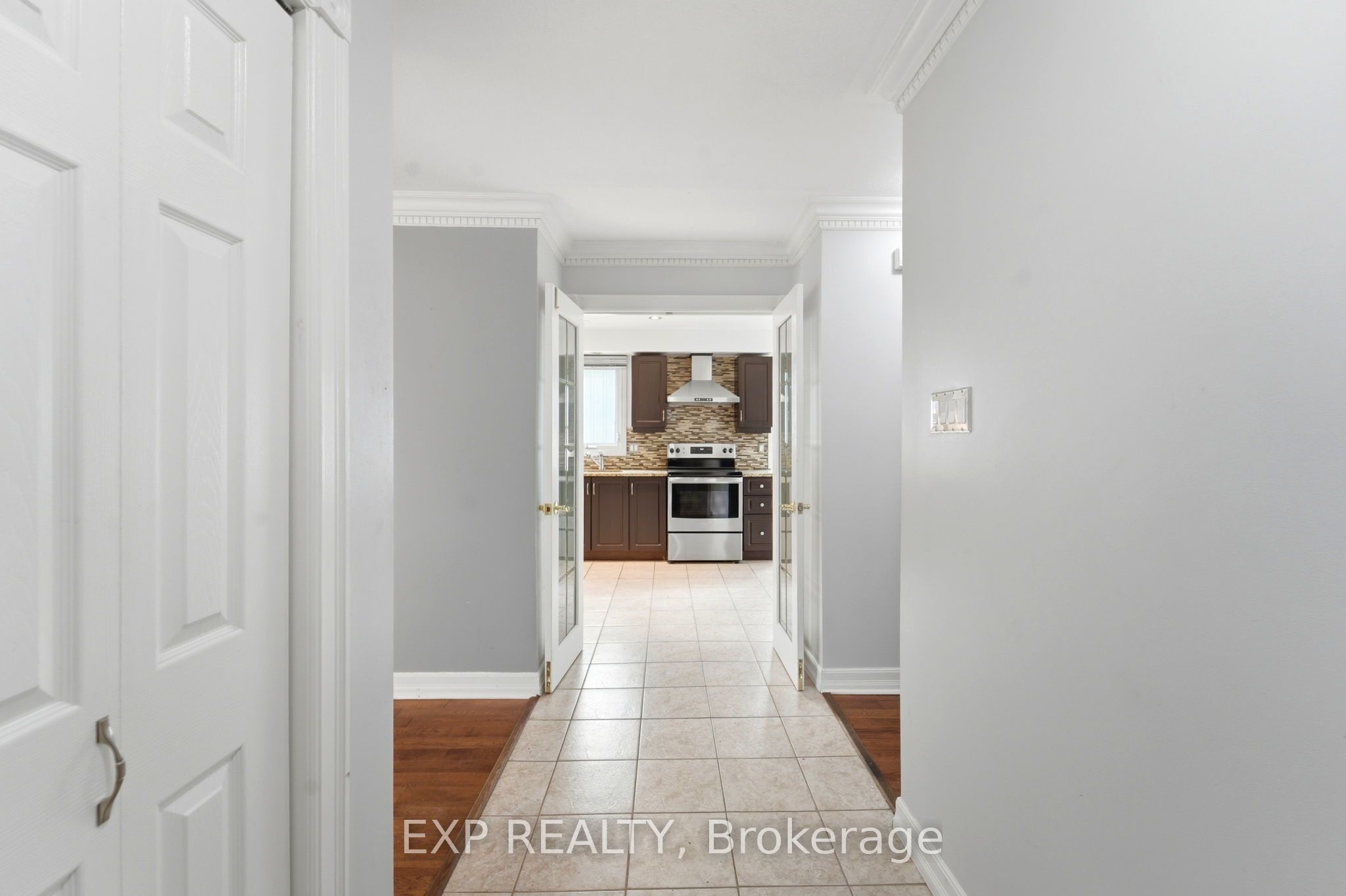 956 Gold Crescent