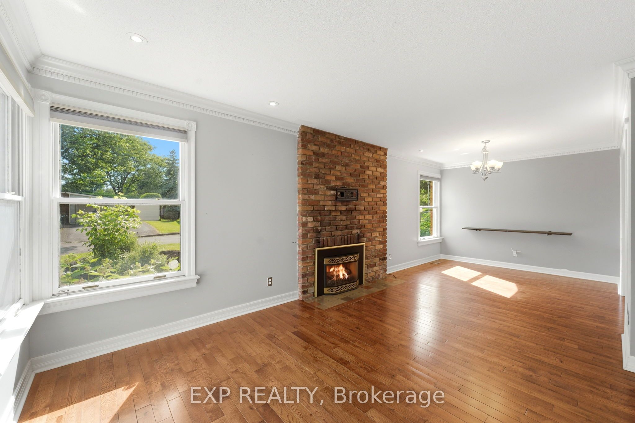 956 Gold Crescent