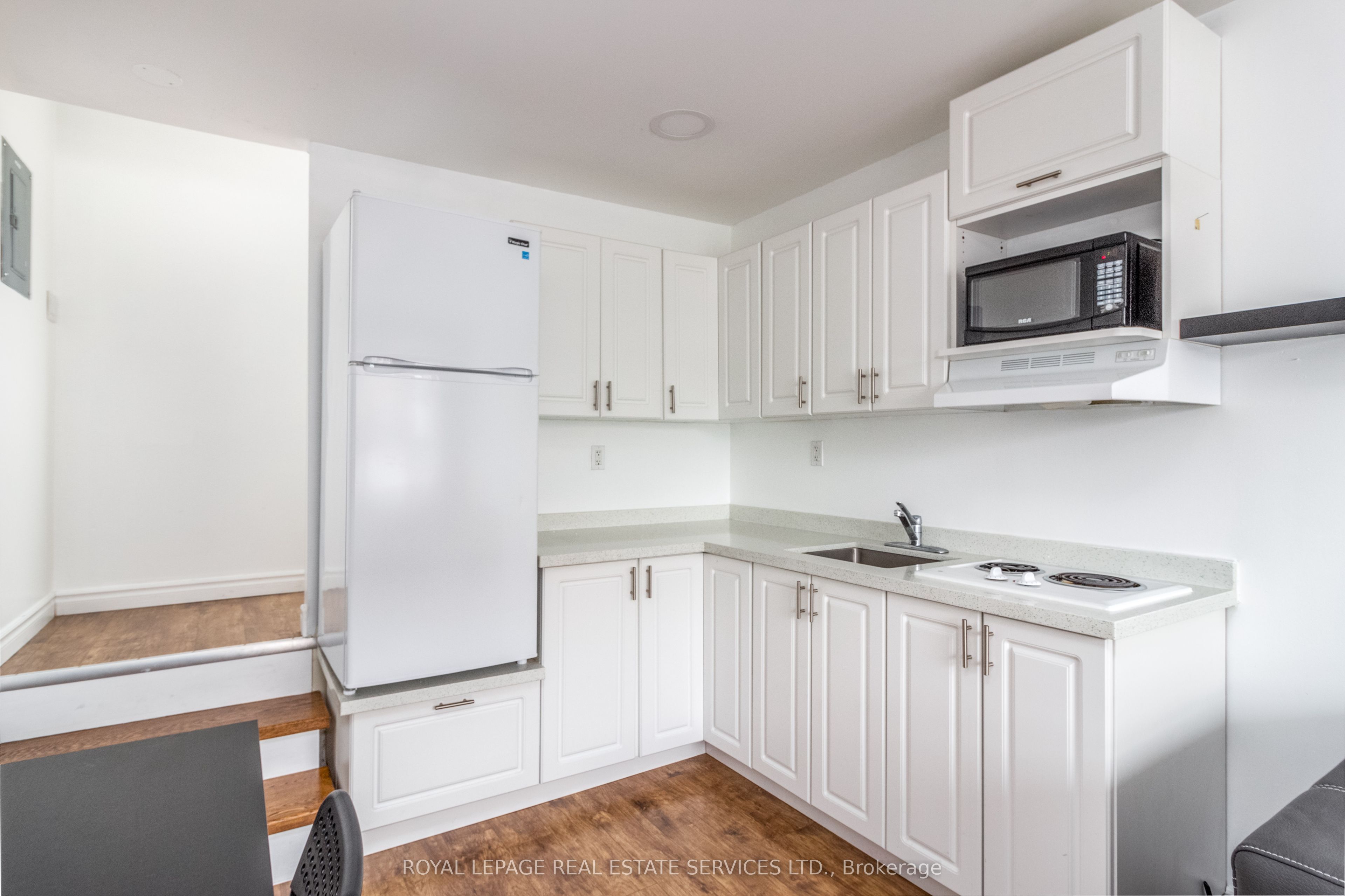 3263 Lake Shore Boulevard W