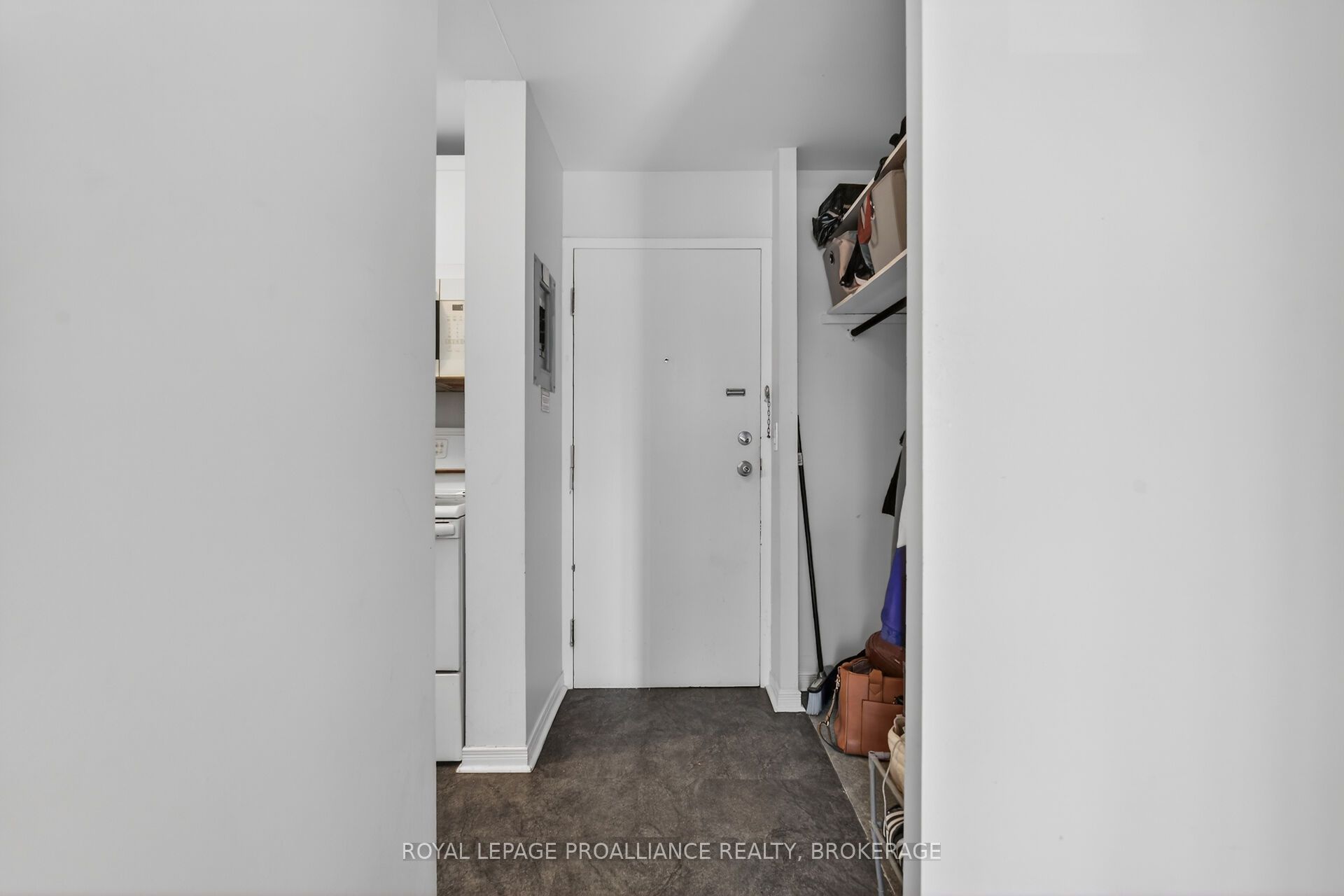 17 Eldon Hall Place 206
