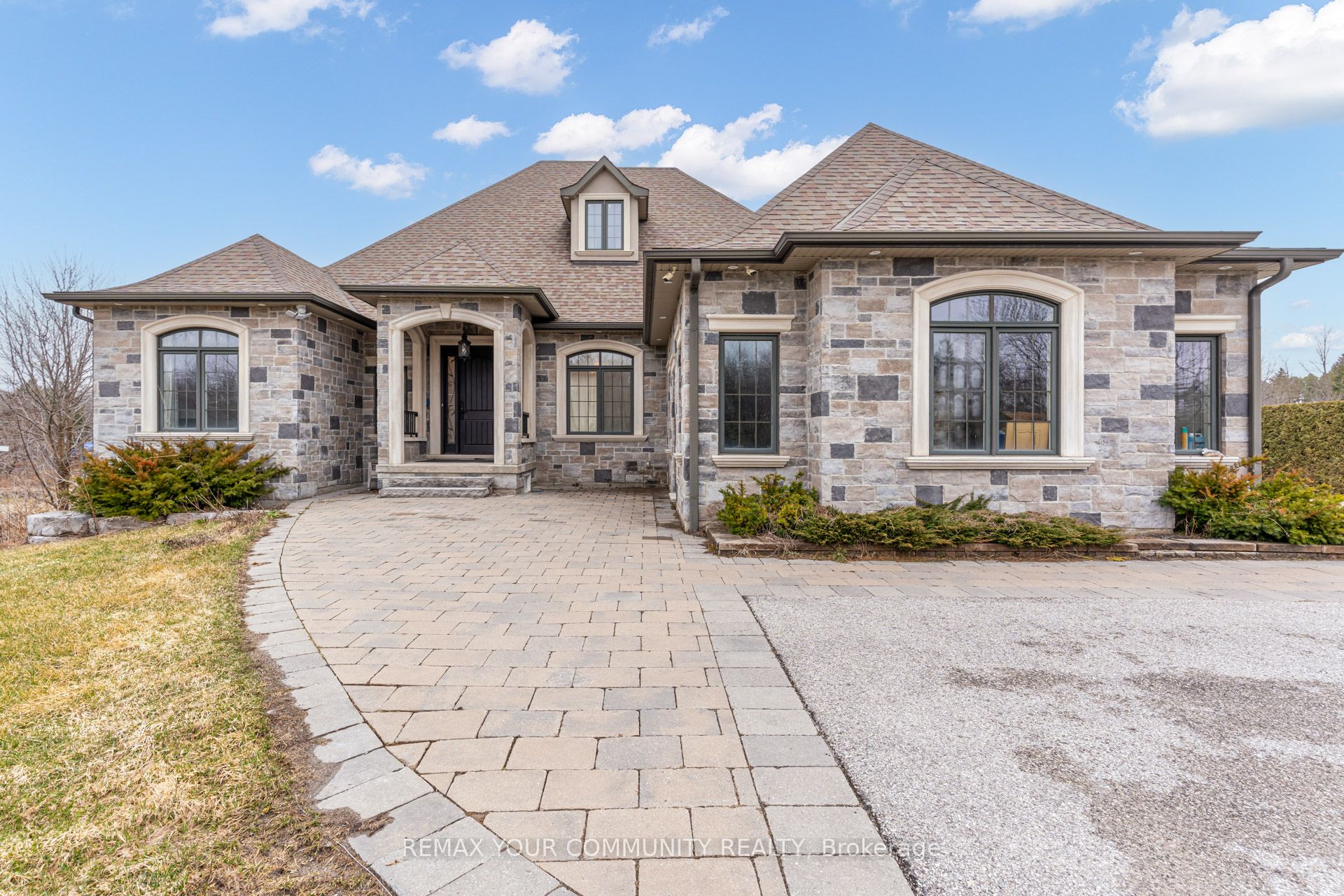 20111 Bathurst Street E