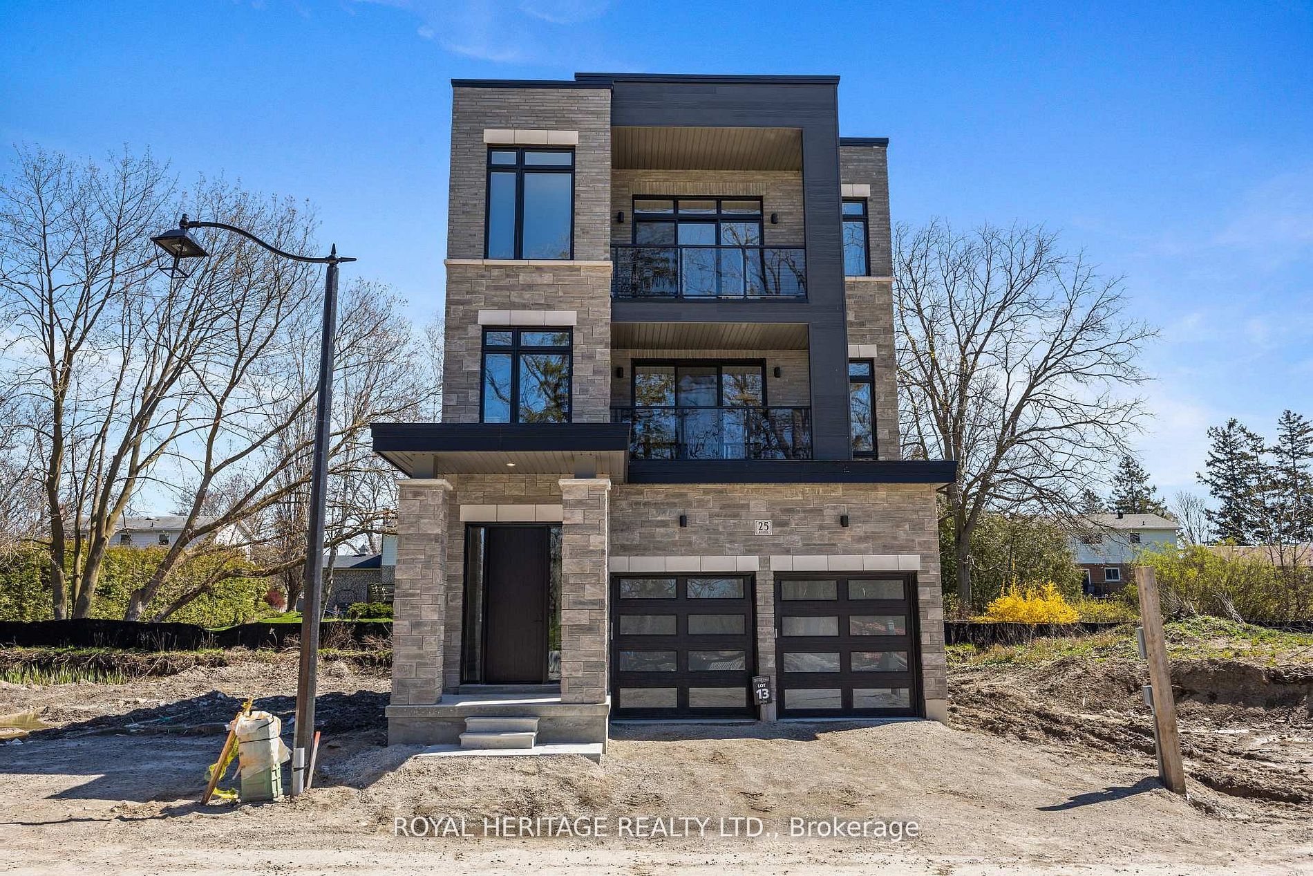 25 Inverlynn Way