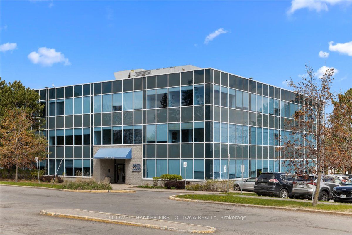 2283 ST LAURENT Boulevard 101