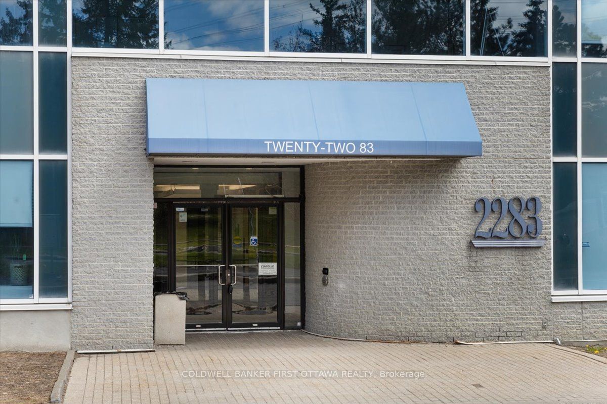 2283 ST LAURENT Boulevard 101