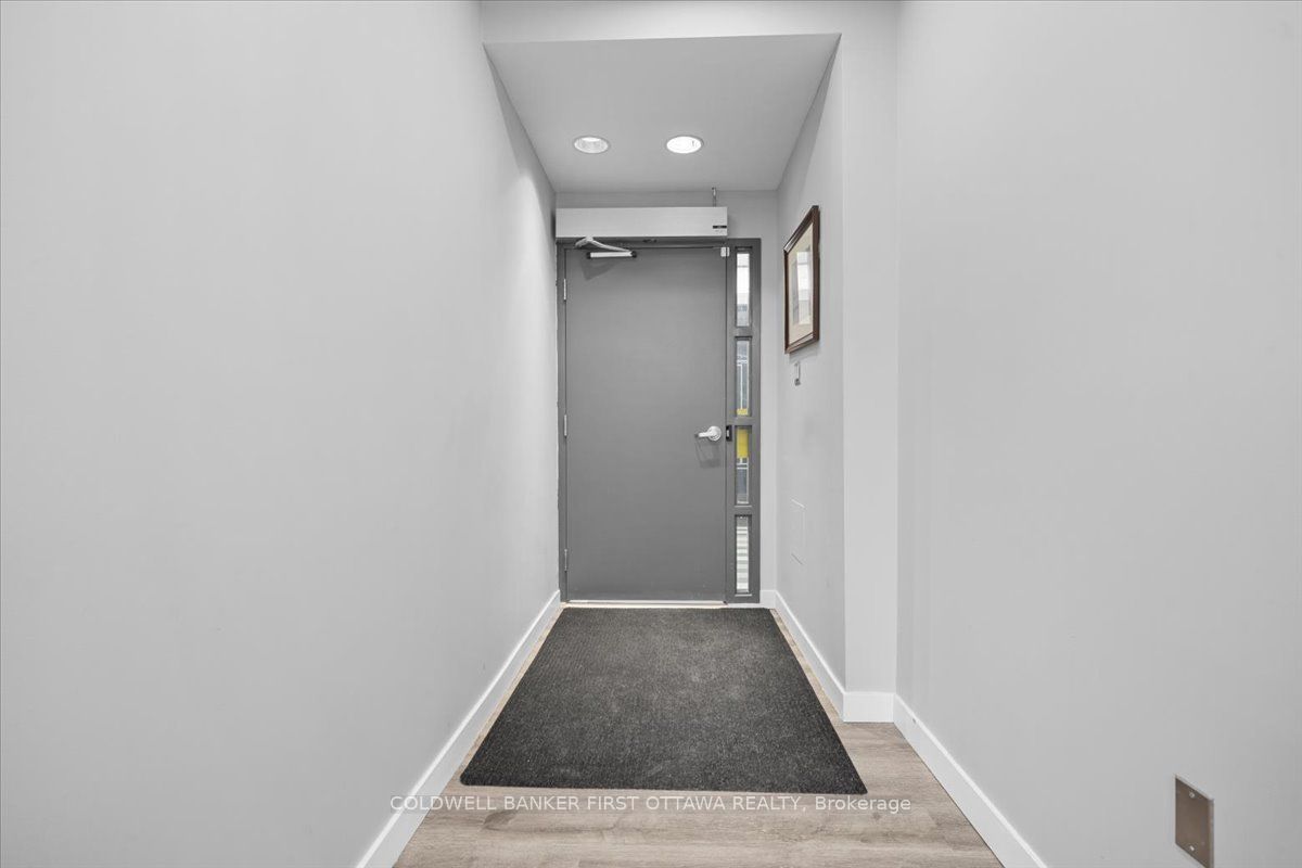 2283 ST LAURENT Boulevard 101